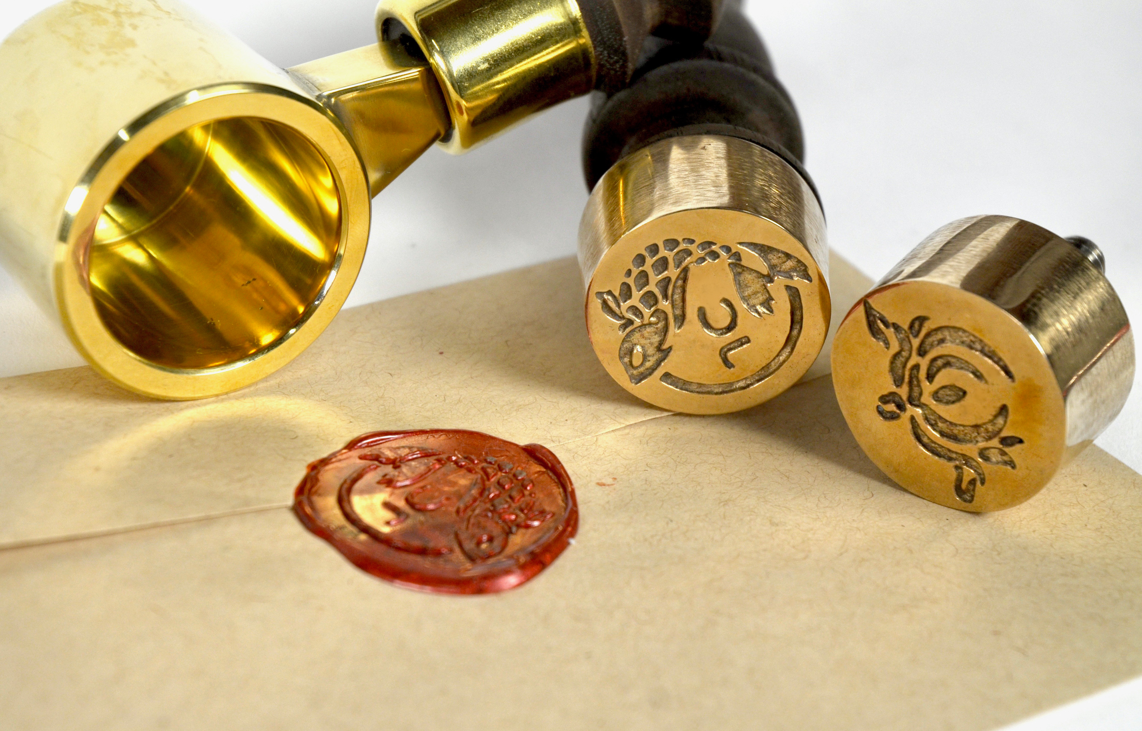 Close Up: Interchangeable stamp heads