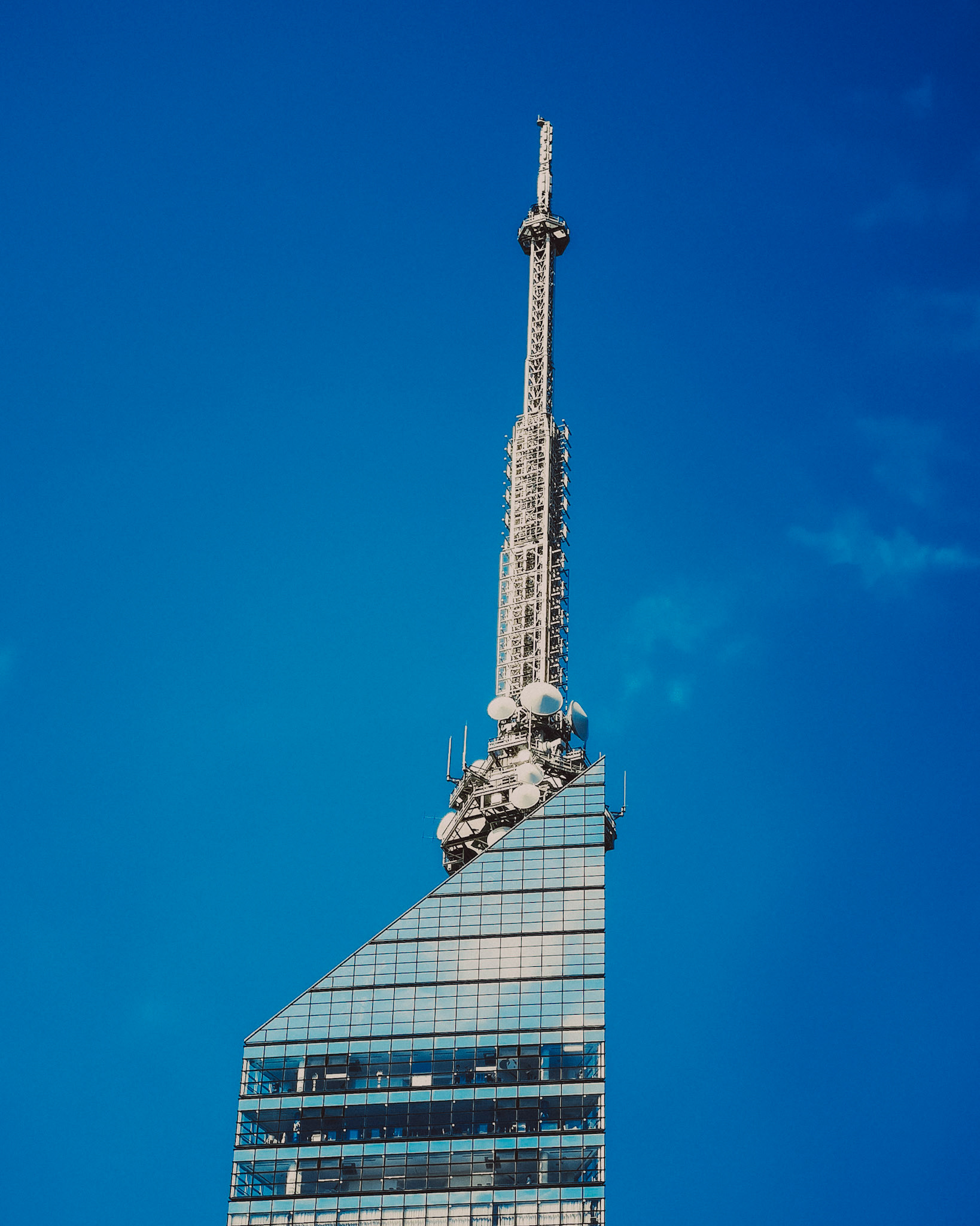 The uppermost floors of Fukuoka Tower, Fukuoka, Japan, October 2018, Huawei P20 Pro.