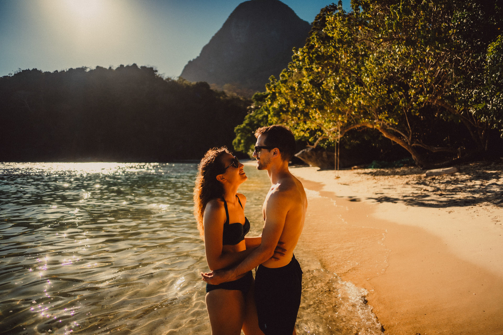 Cozy couple portraits in Paradise Beach, Cadlao Island, El Nido, Palawan, Philippines, Southeast Asia, April 2019, Sony A7III.