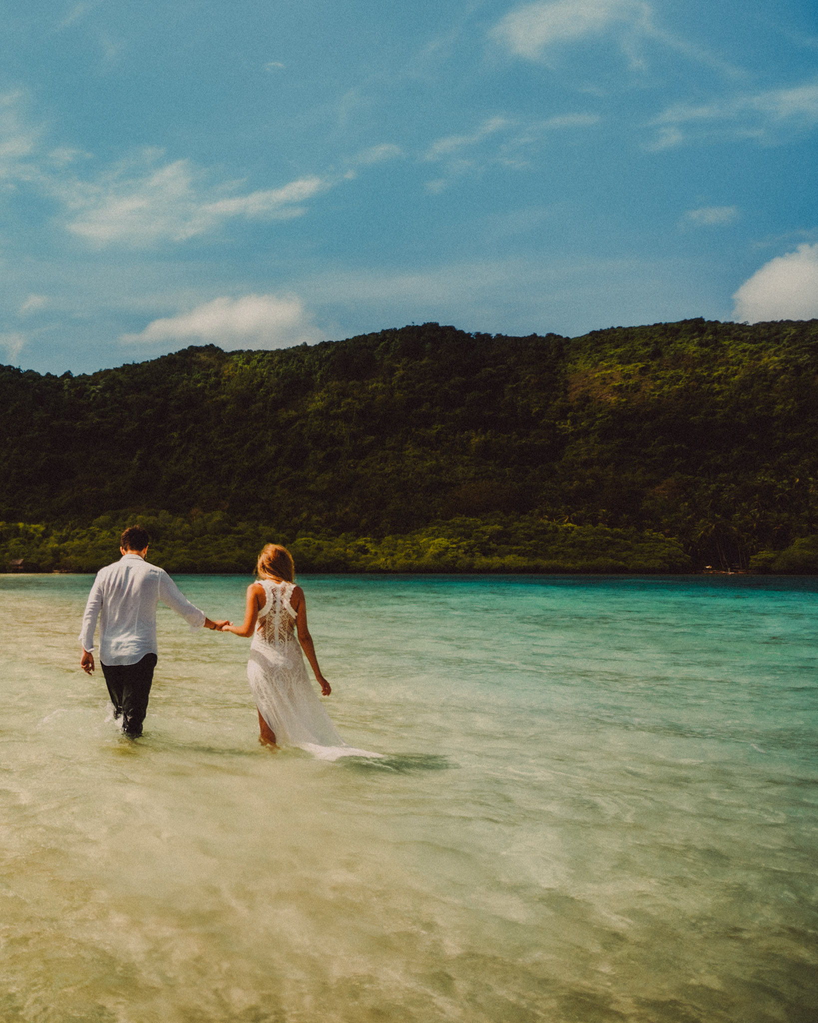 Honeymoon couple photography in Snake Island sandbar, Vigan Island, El Nido, Palawan, Philippines, Southeast Asia, December 2019, Sony A7III.