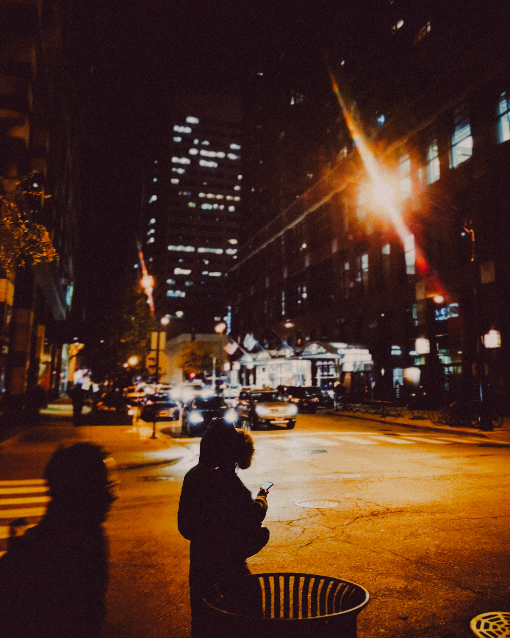 Night street photography, Chicago, Illinois, USA, November 2019, Huawei P30 Pro.