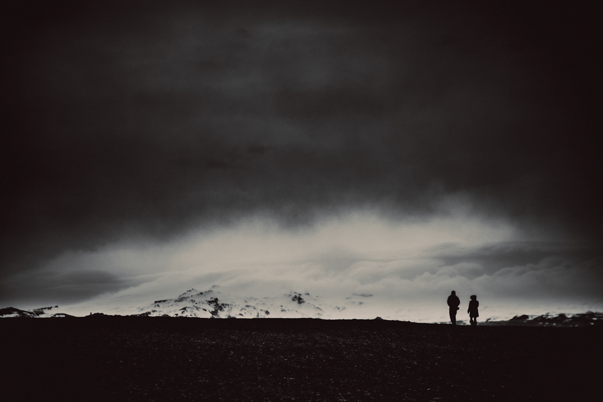 Black and white mody adventure engagement portraits at the Sólheimasandur Plane Crash Site, Iceland, May 2016, Sony A7RII.