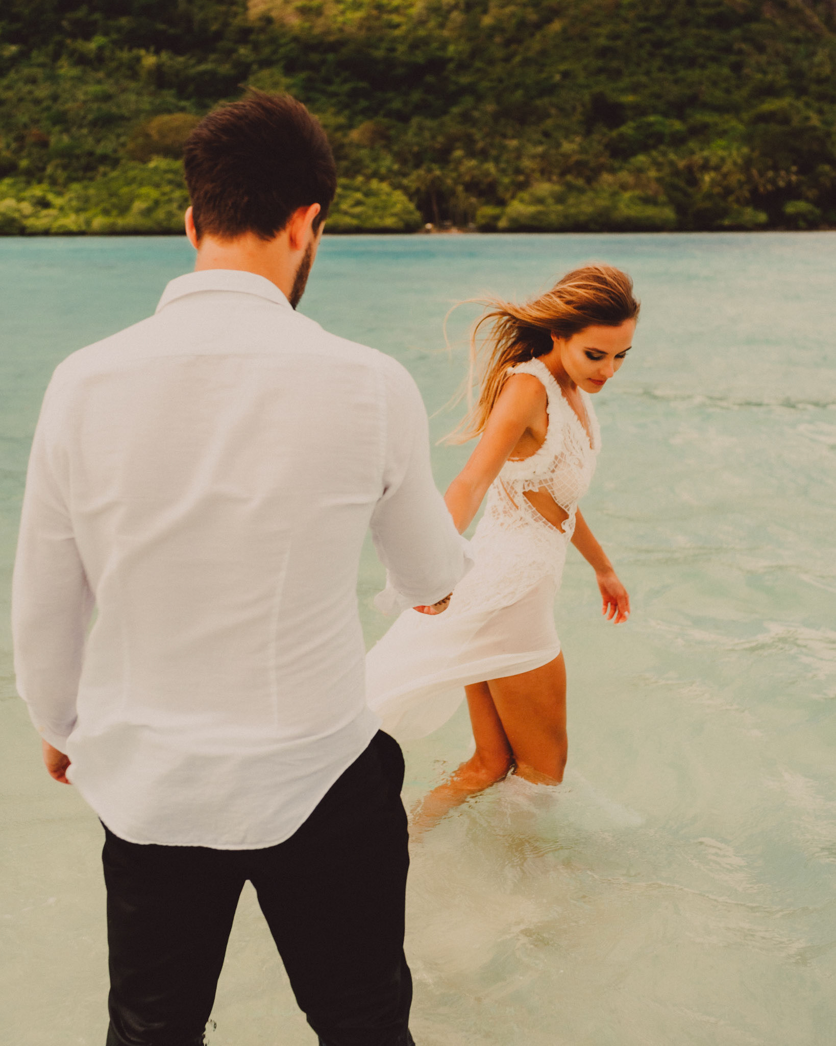 Honeymoon couple photography in Snake Island sandbar, Vigan Island, El Nido, Palawan, Philippines, Southeast Asia, December 2019, Sony A7III.