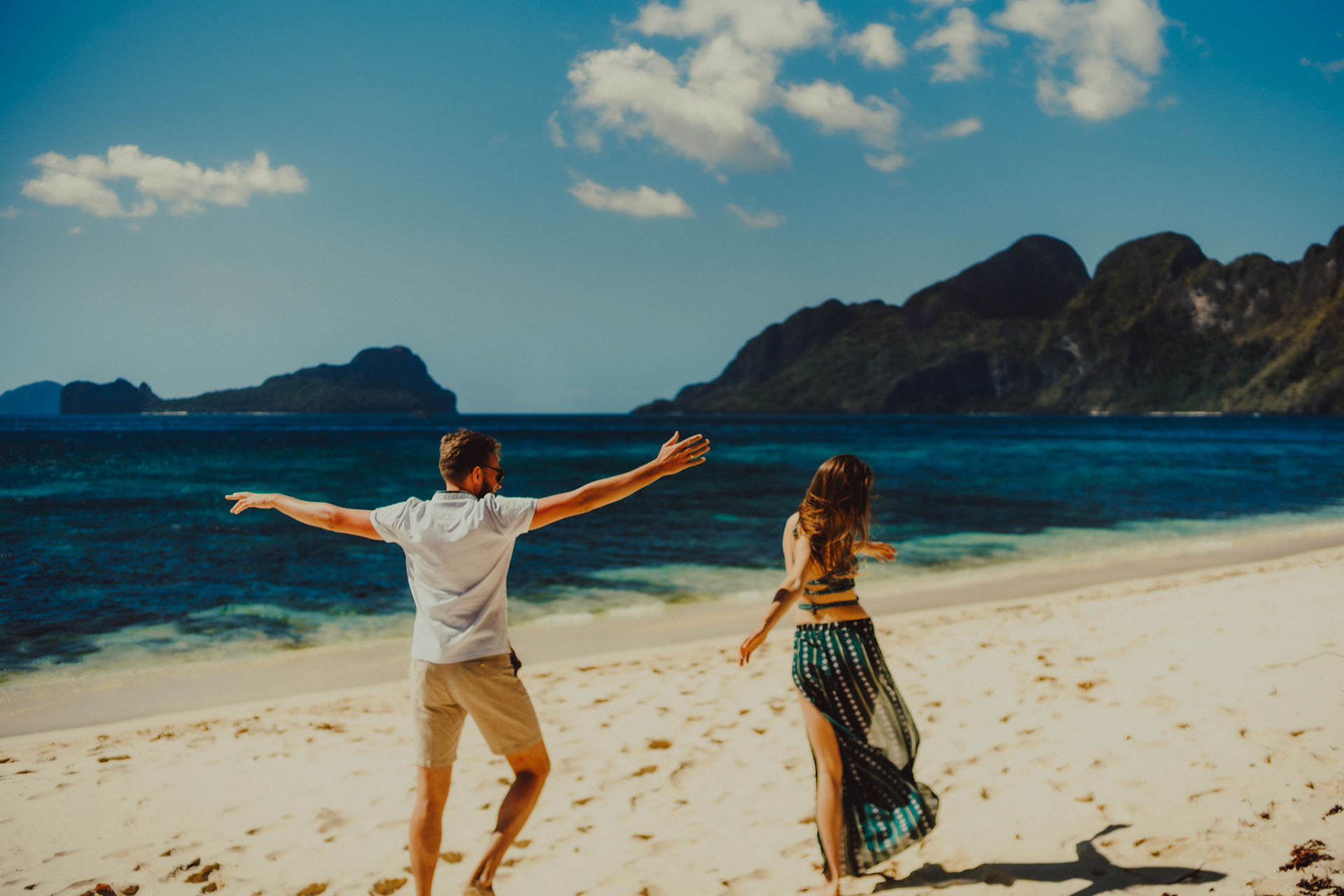 Chill honeymoon portraits on an idyllic tropical beach in El Nido, Palawan, Philippines, Southeast Asia, February 2019, Sony A7III.