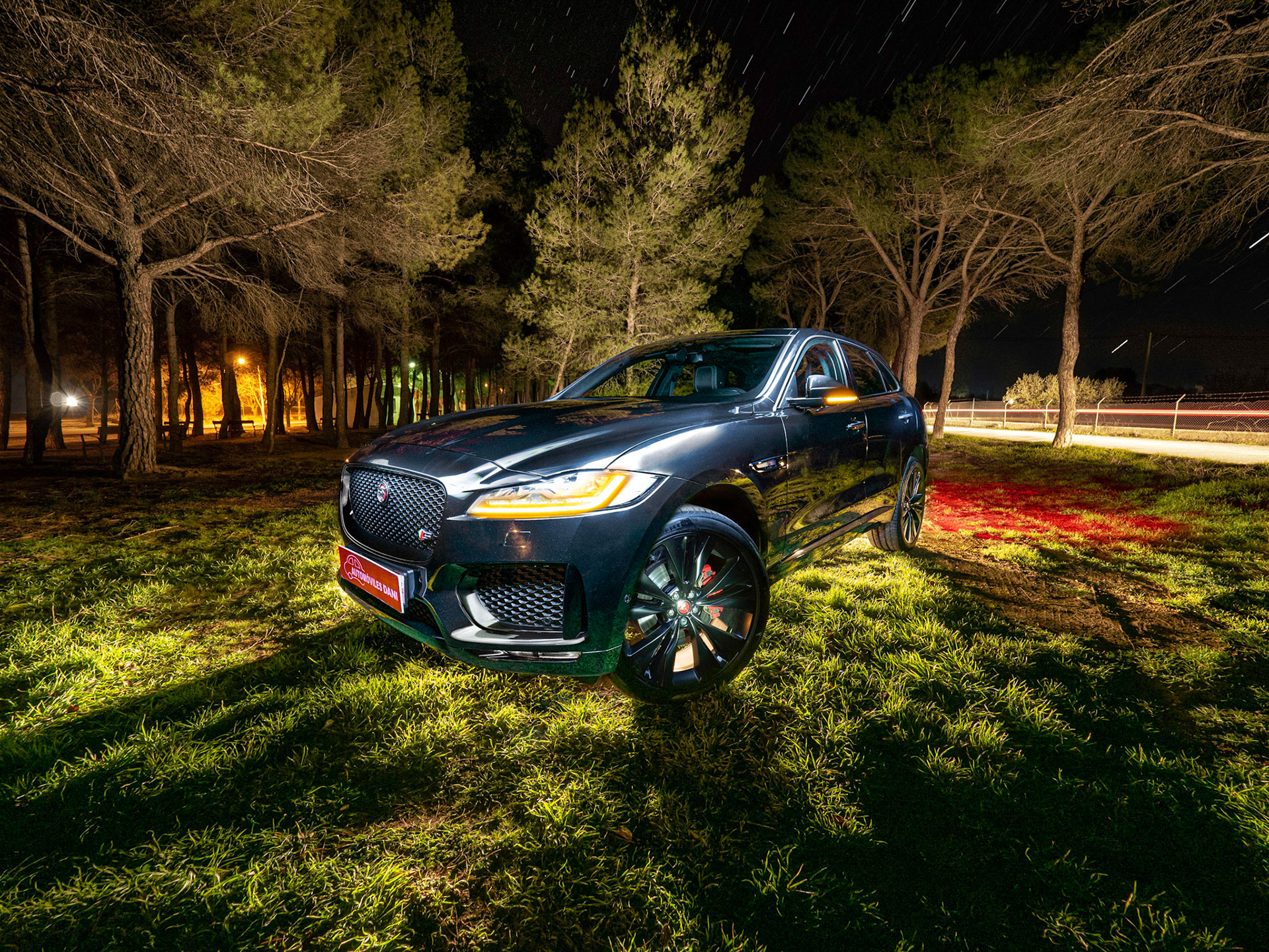 Jaguar Light-painting (by Gabriel Glez - Noctografia-)