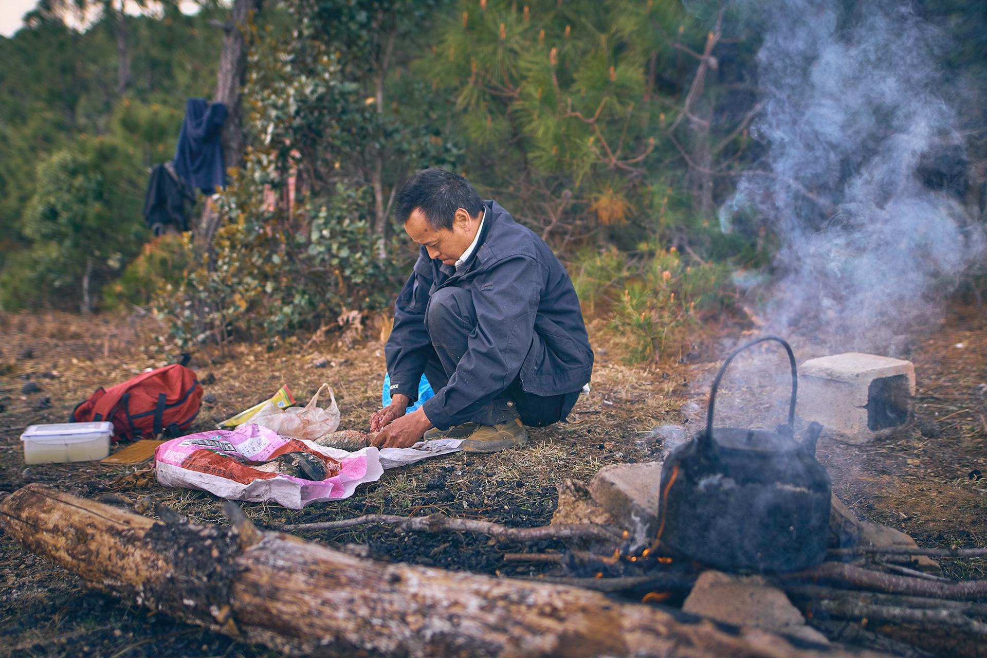Traveling with mule caravana in Cangshan mountains