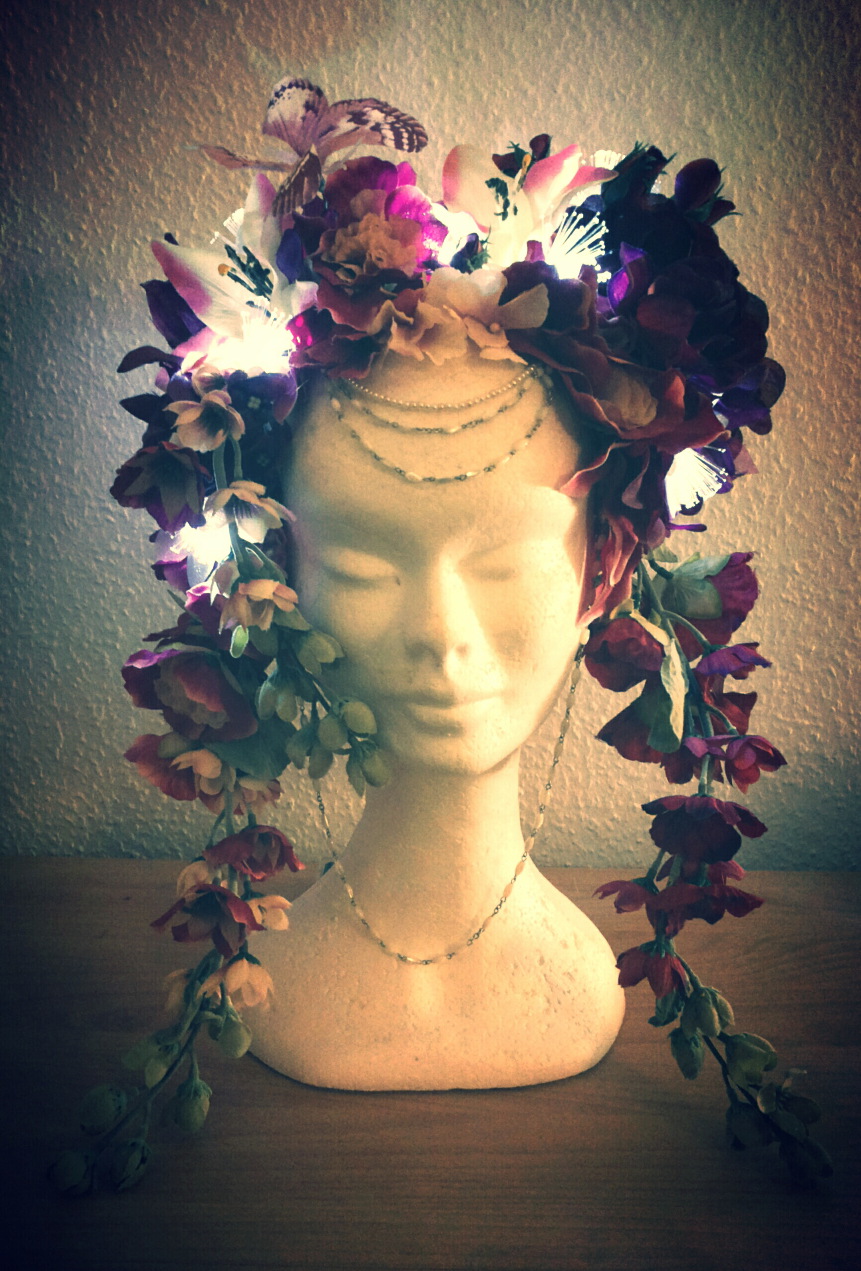 Headdress: Vivien L. Frischkemuth (2014)
