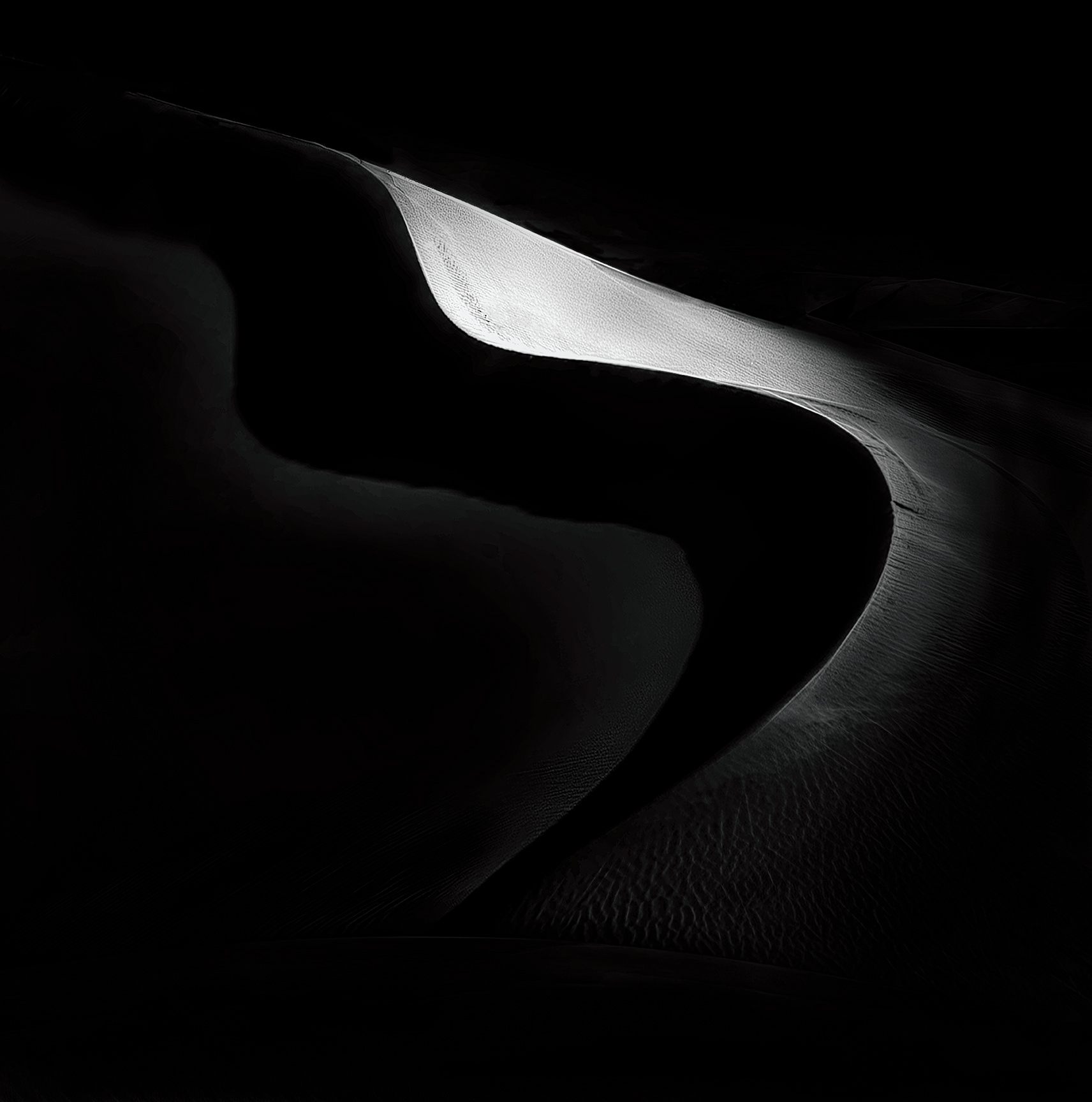 Silent Waves of Sand