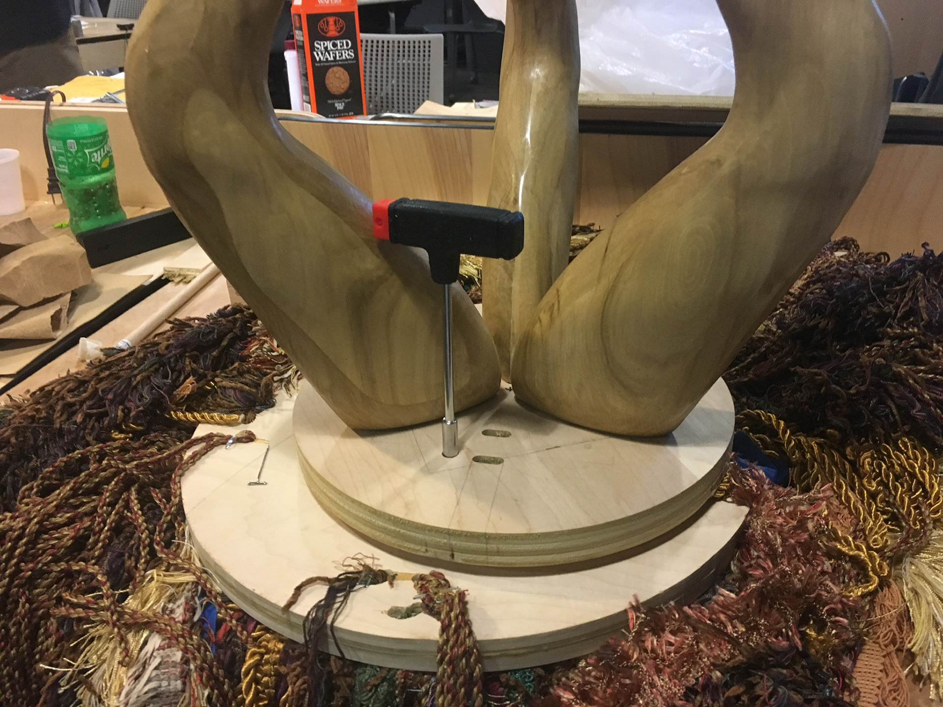 Attaching lower seatpan to upper seatpan