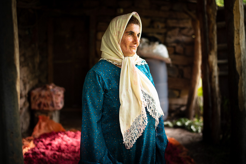 Shala, petite-fille de Rafhat, travaille dans l'exploitation familiale depuis son enfance. Son mari est kolbar.