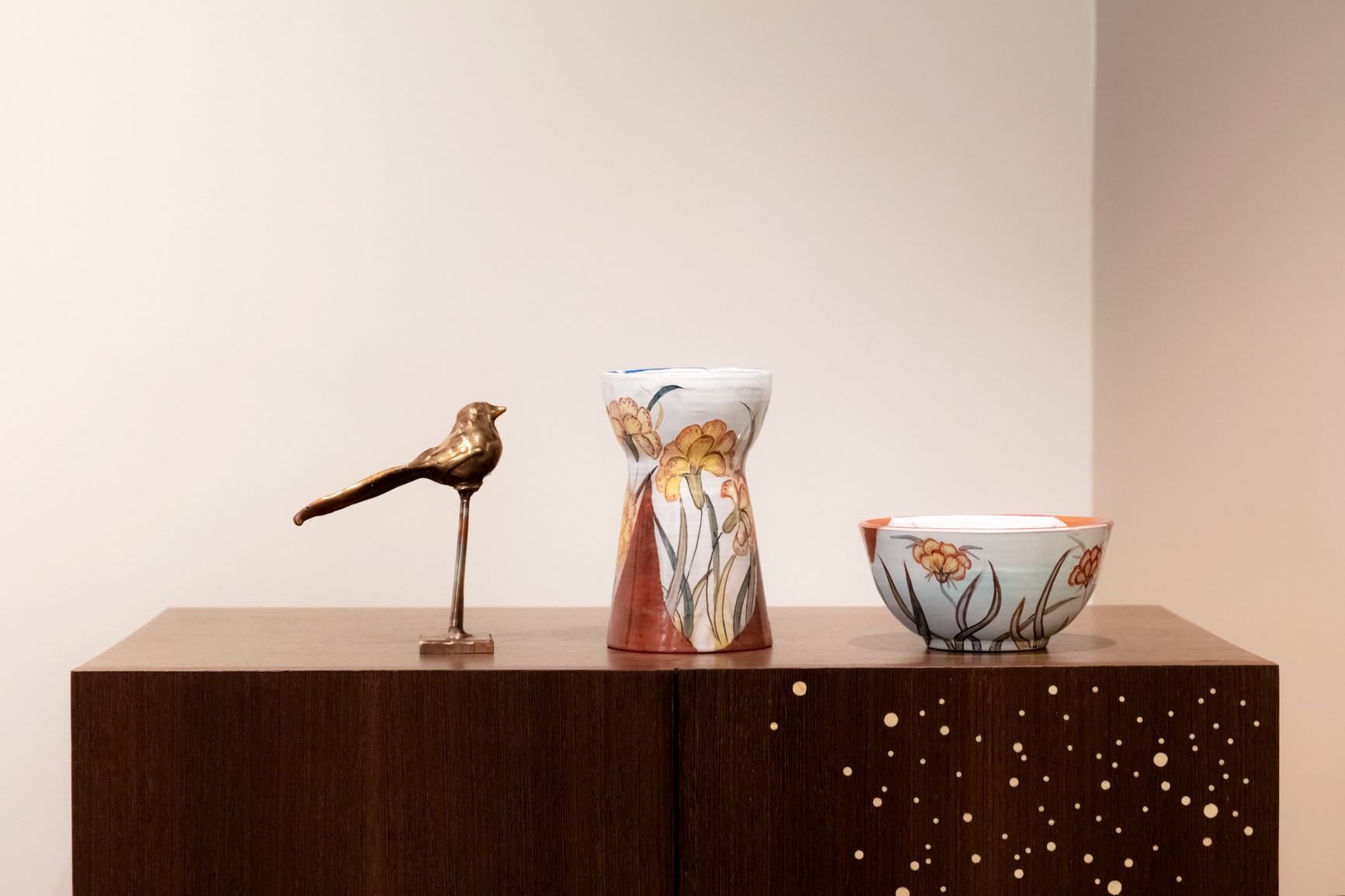 Bronze oiseau 480€ - Vase en faïence 75€ - Bol 45€