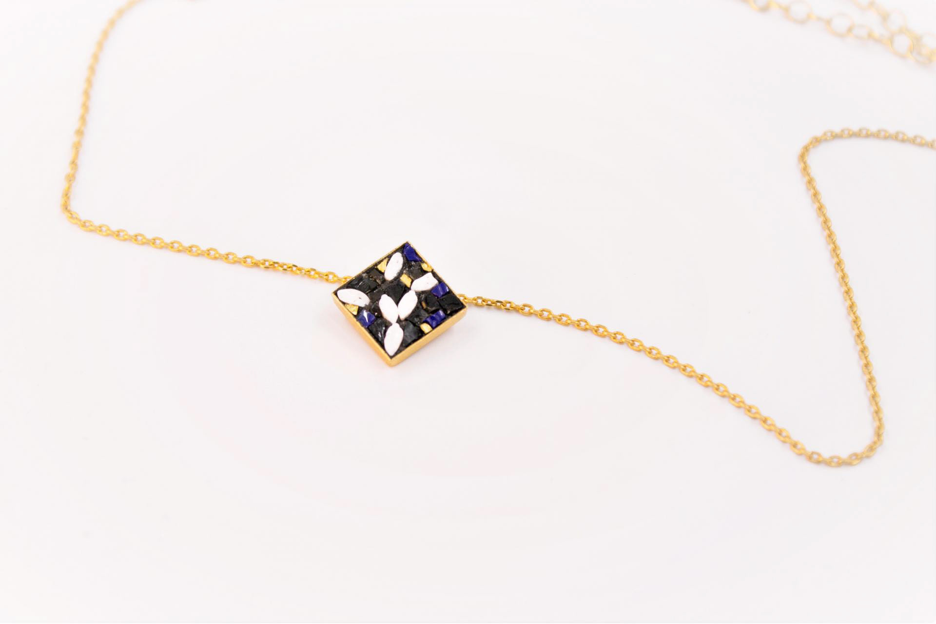 Collier carré, mosaïque - 55€