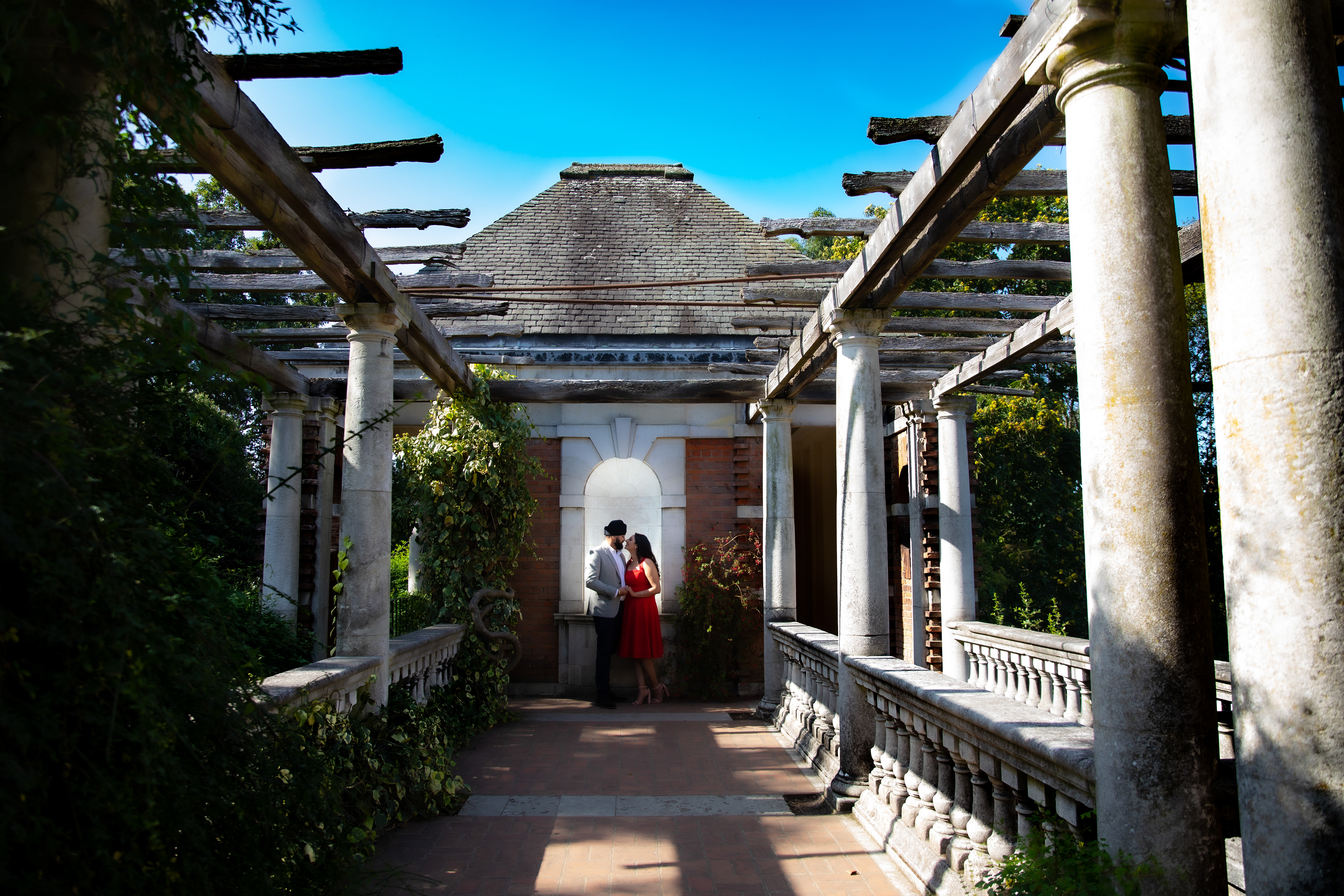 Bride & Groom Wedding Preshoot #visionaryphotography #sikhwedding #brideportrait #weddingdecor #bridaldress