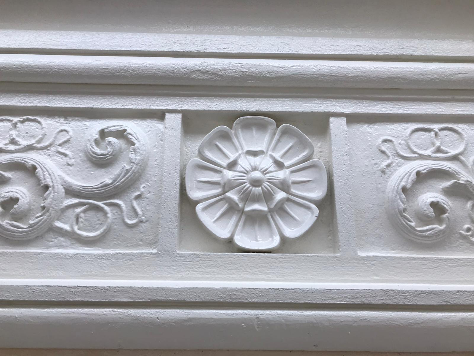 Nytillverkade och nyrestaurerade ornament