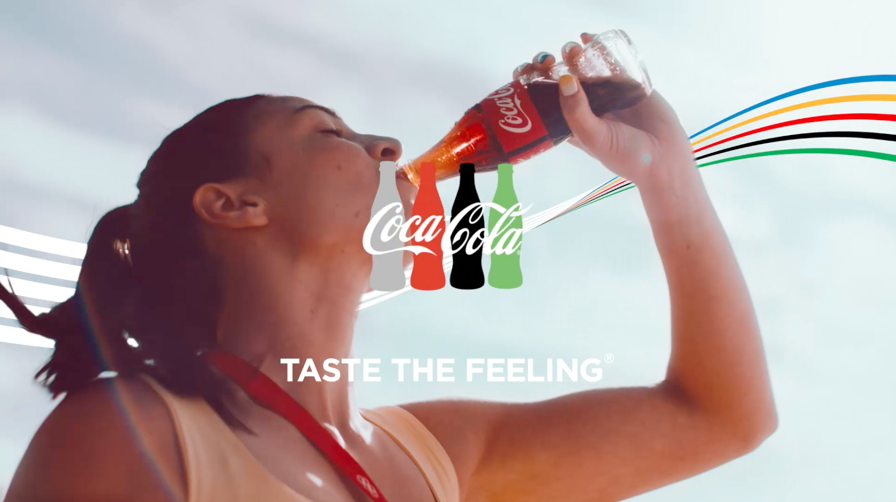 Taste the feeling. Coca Cola taste the feeling. Девушка с Кока колой. Эмоции в рекламе Кока колы. Реклама Кока колы с девушкой на пляже.