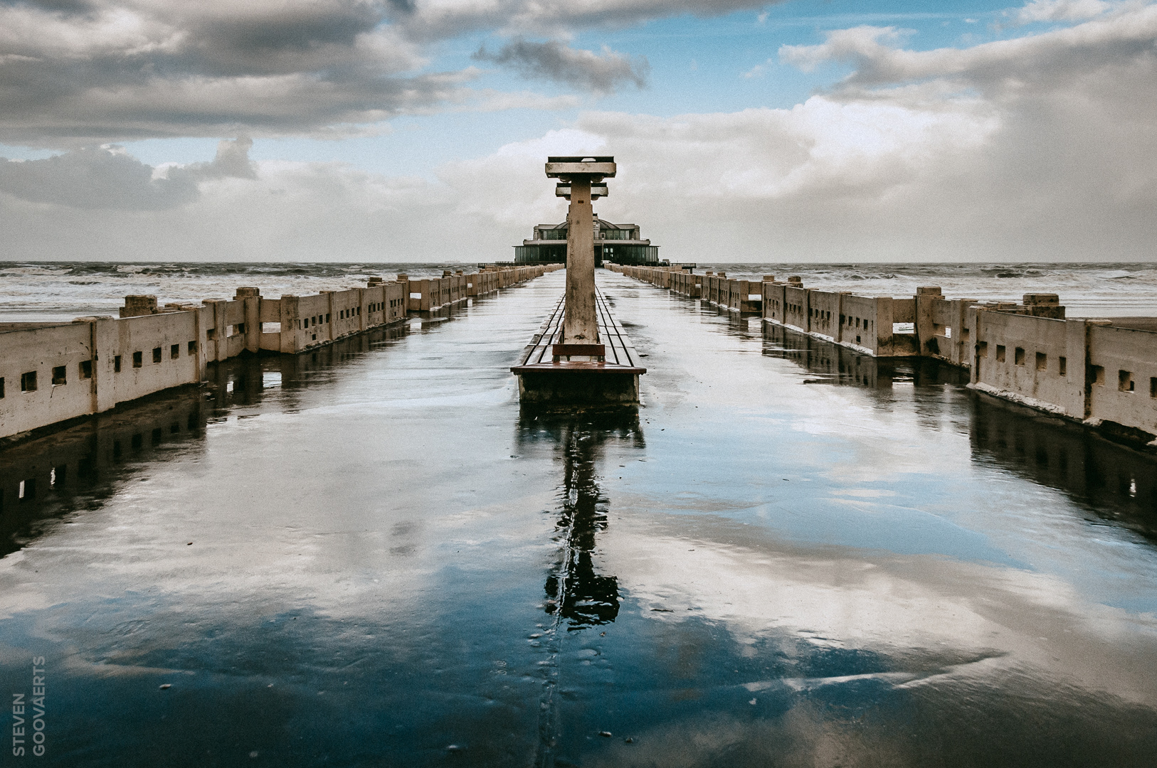 Hier kan je lopen over het water.