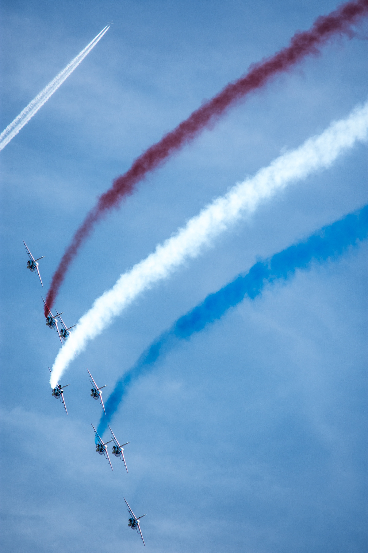 encounter between the Patrouille de France and a airliner