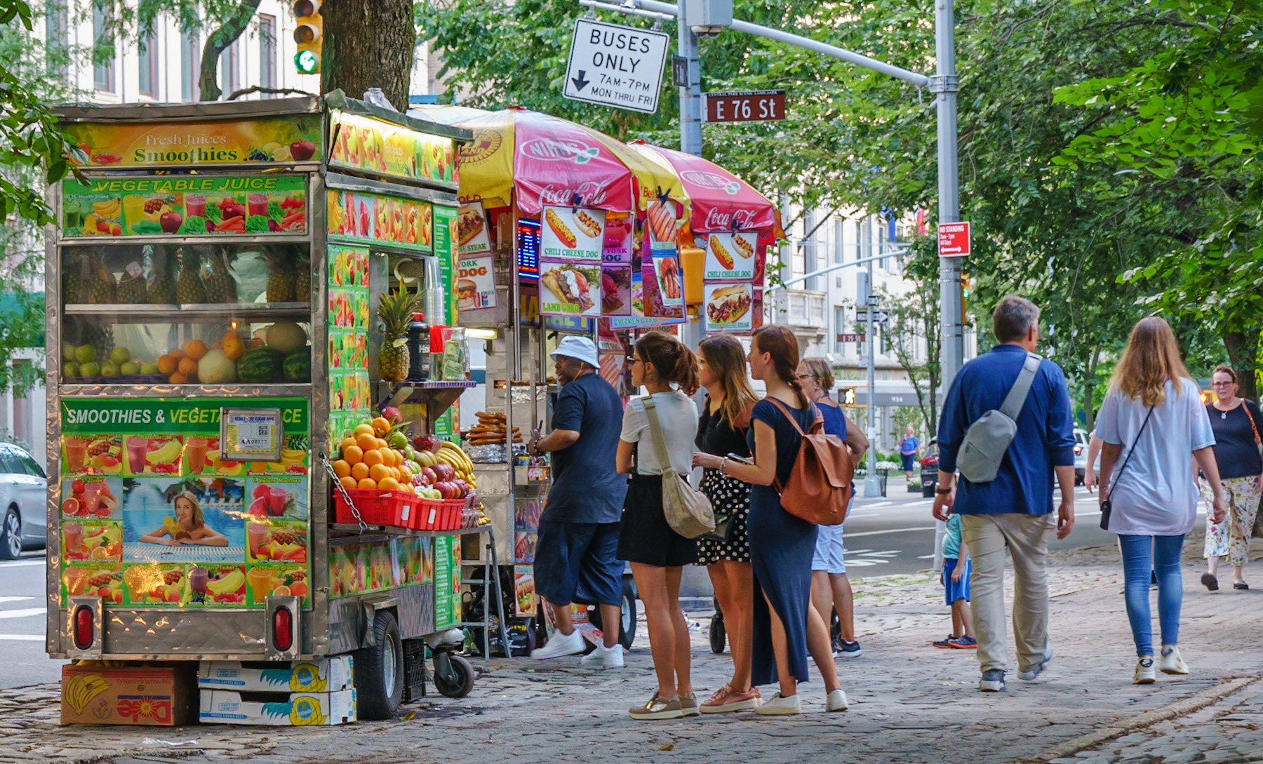 Street scene along Fifth Avenue