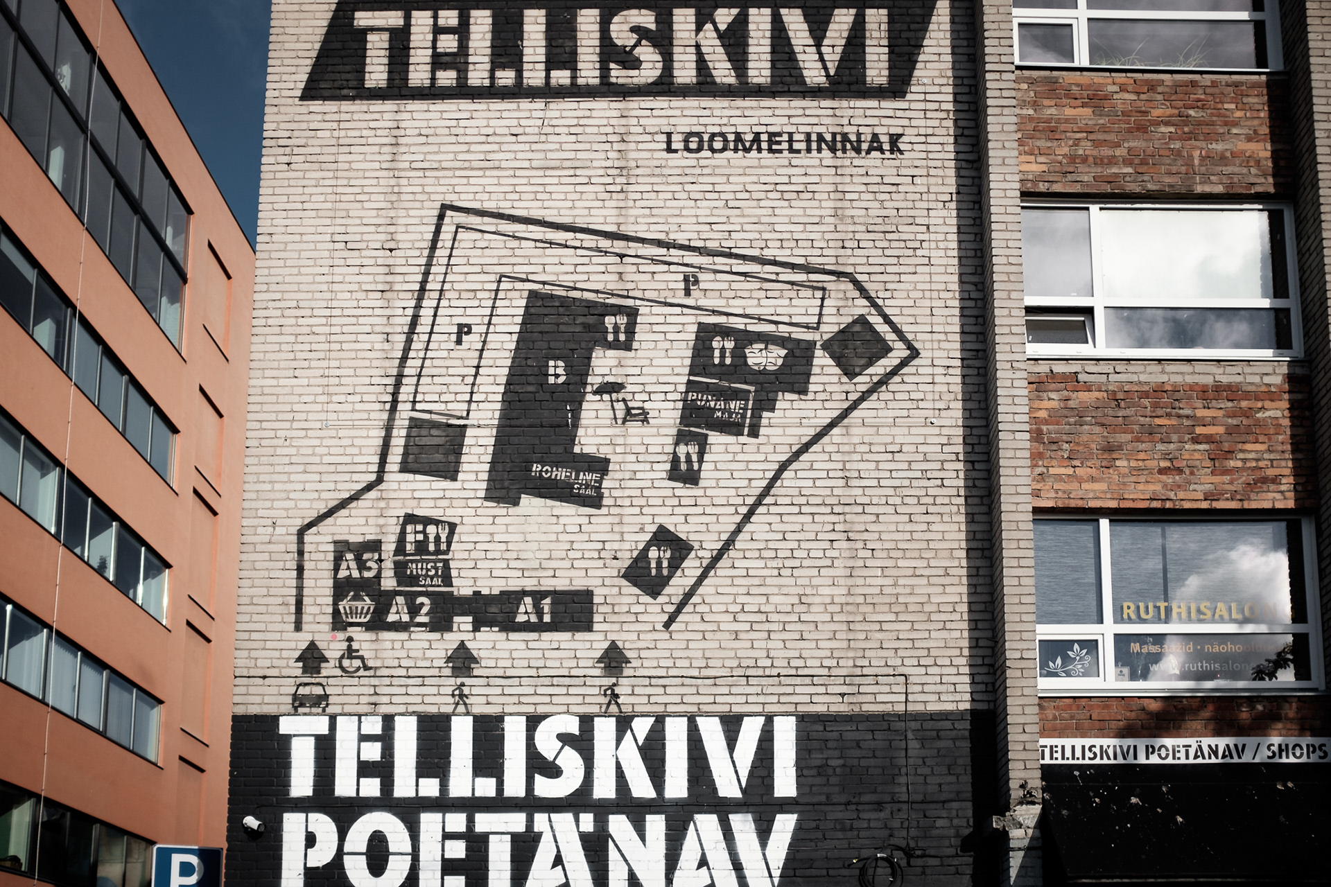 Telliskivi - Jídlo, pití, design shopy, grafický a architektonický studia, atd. v bývalé továrně. Supr místo!