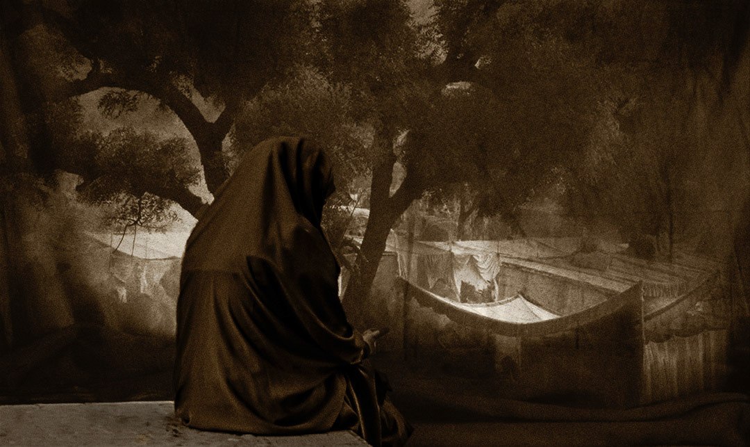 Iranian woman and The old backdrop