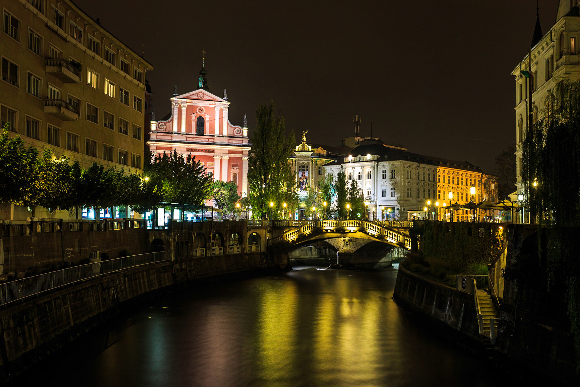 View of Triple Bridge and The Church of the Annunciation (more often the Franciscan Church ) is one of the most visited churches in Ljubljana , perhaps due to its location ( Prešeren Square )