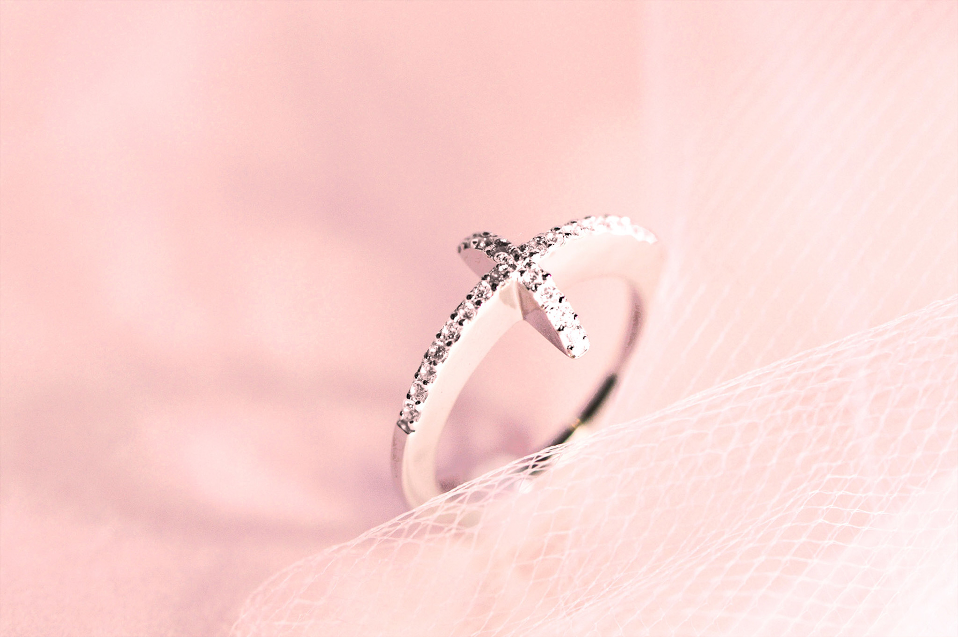 Creative jewellery photography for Sia Shafer - jewellery product photographer