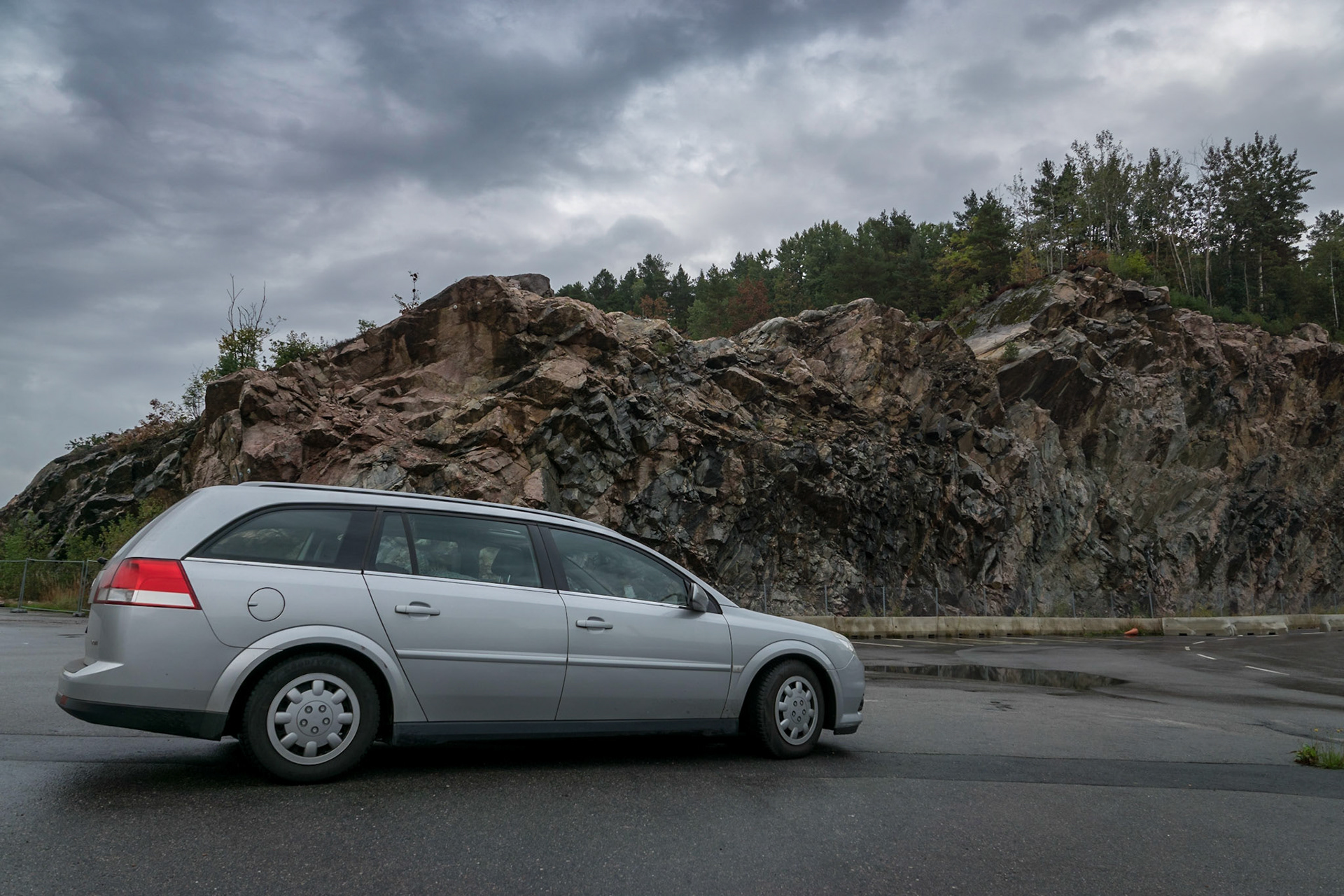 Sony ILCA-77M2 | DT 16-50mm F2.8 SSM @ ISO 100 | 16 mm | f/8 | 1/125 s