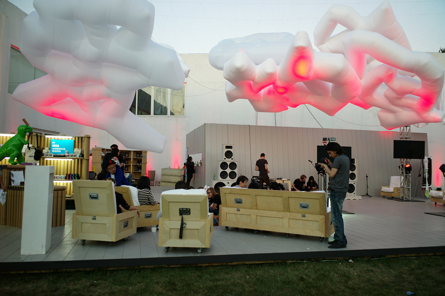 pavilion, beijing, design week, floating, balloons, ramoprimo, design,