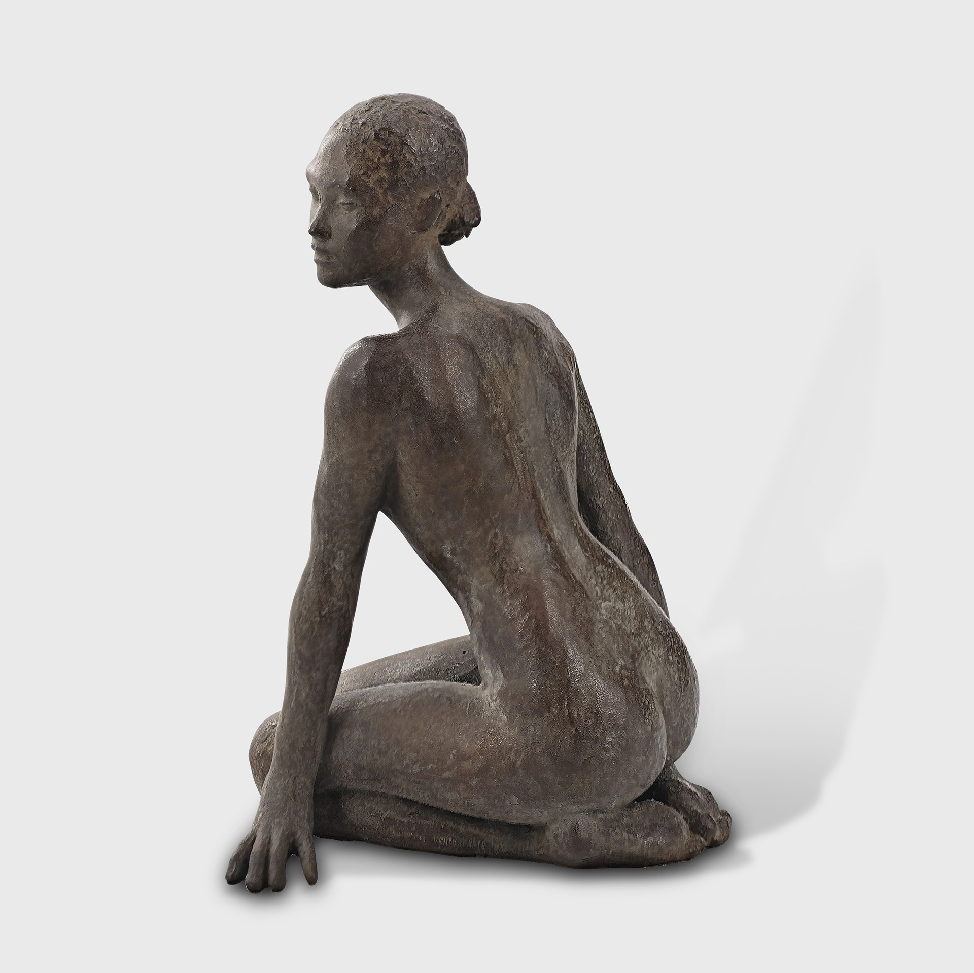 Sculpture Femme assise numérotée - Bronze - 1 900€