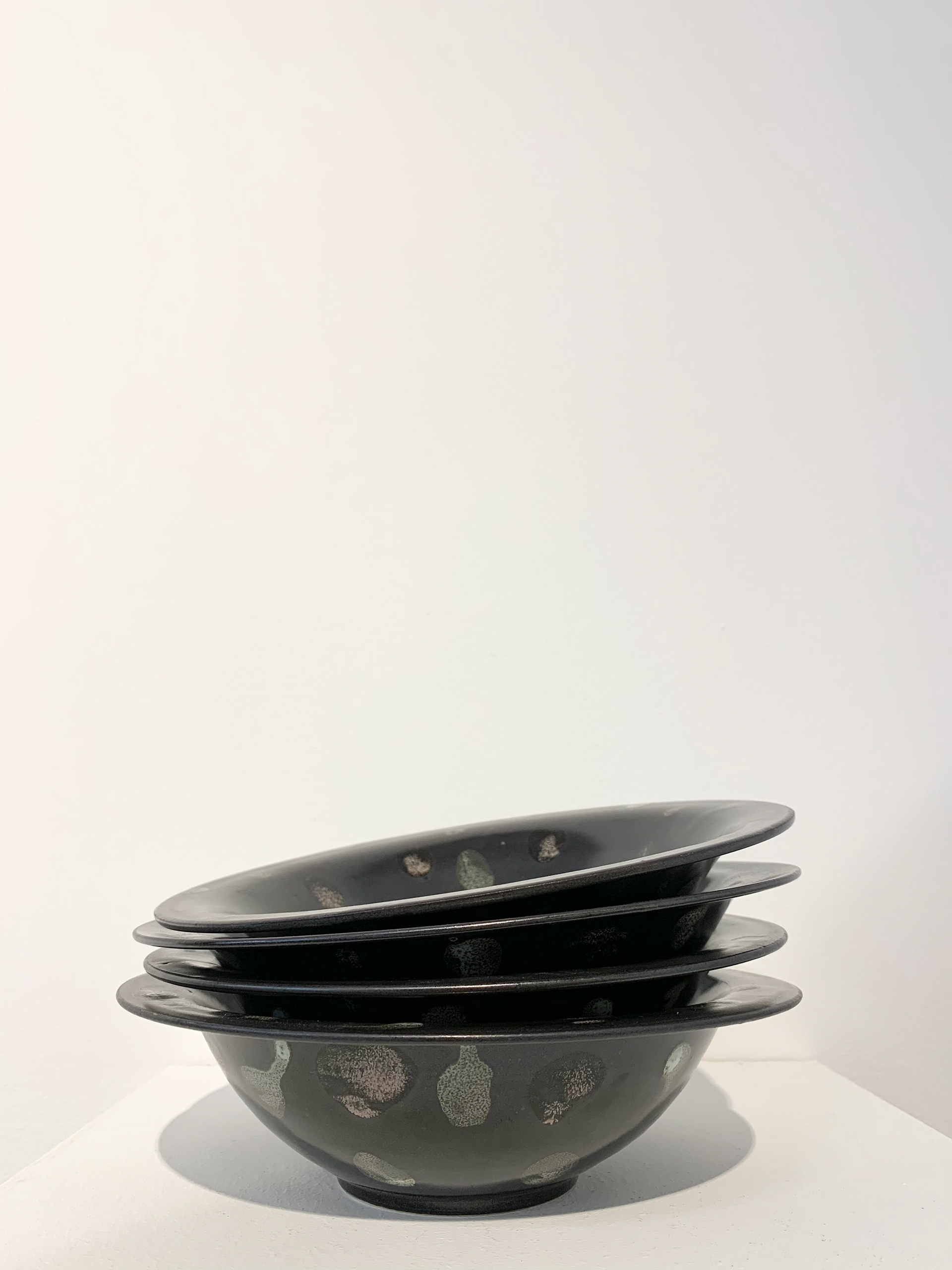 Assiette creuse motifs pois - Diamètre: 20 cm - 50€