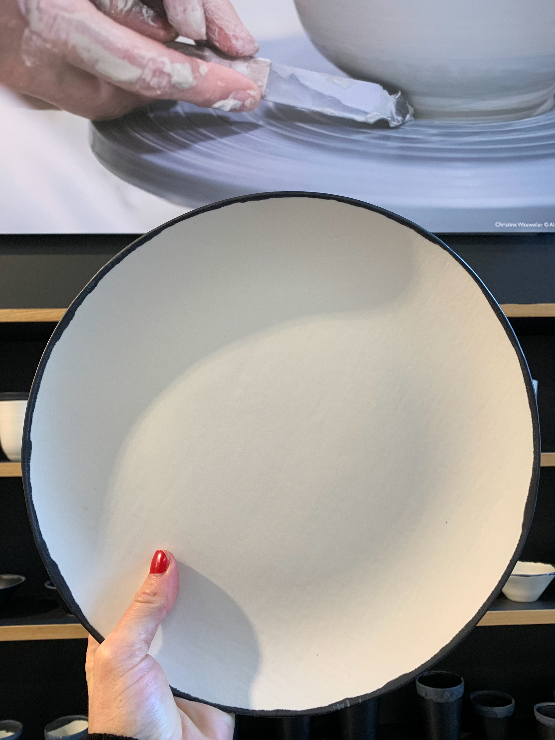 Assiette grand modèle 27 cm en porcelaine blanche + liseré - 40€