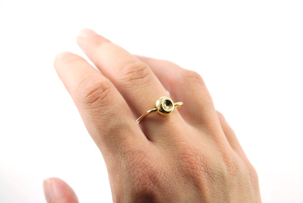 Bague 'Globule' porté - 85€