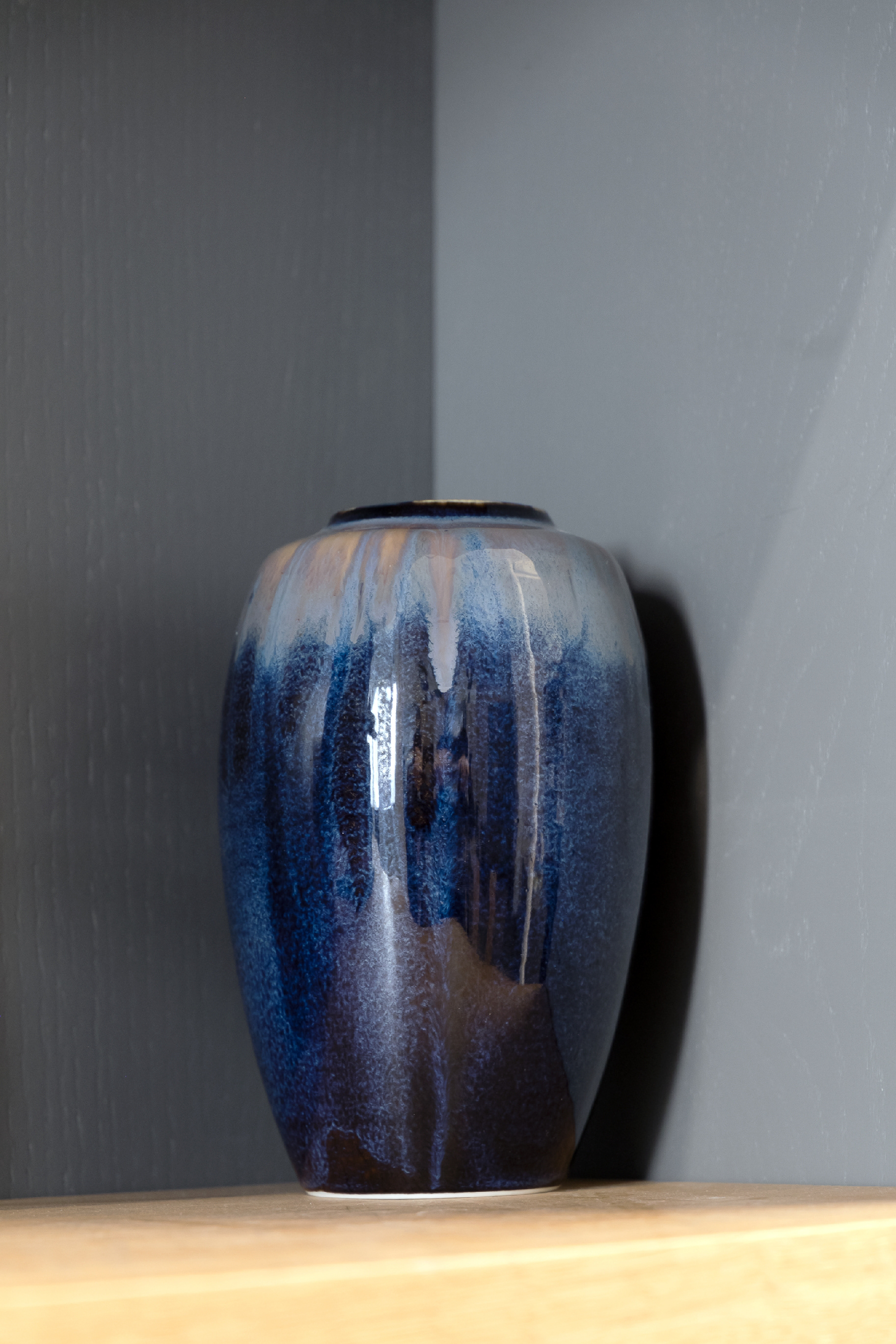 Vase en porcelaine émaux "Océan"- 17,5 cm de hauteur x 11,5 cm de diamètre - 190€