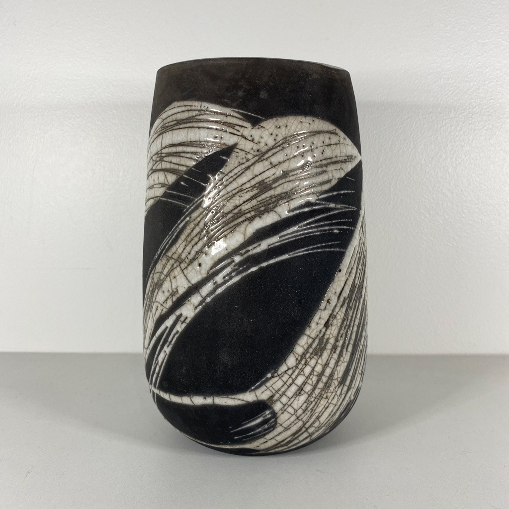 Vase en raku - 360€ / Hauteur : 23 cm