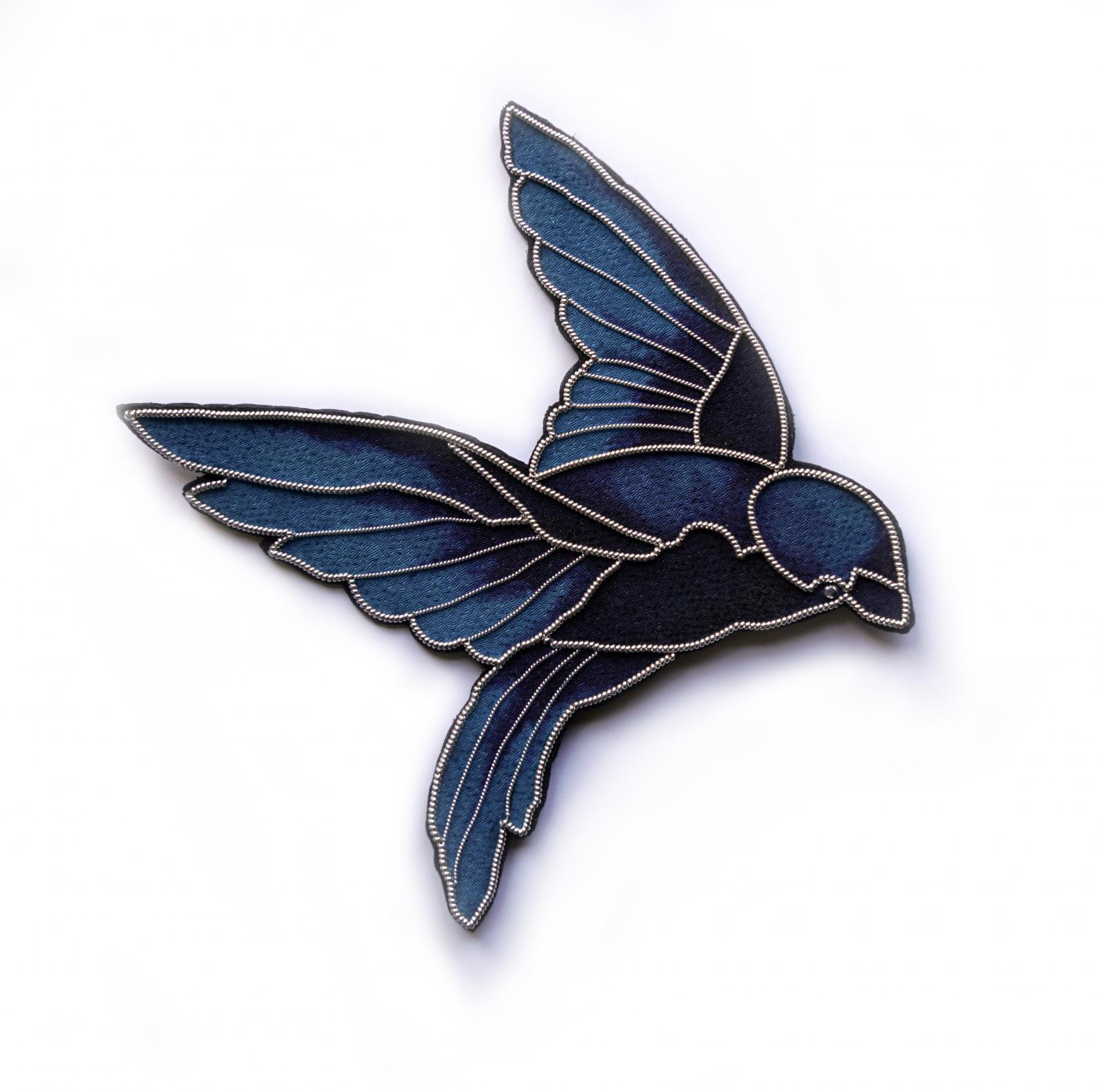 Broche rossignol moyen modèle entièrement brodée à la main, fils de soie & de coton - 260€