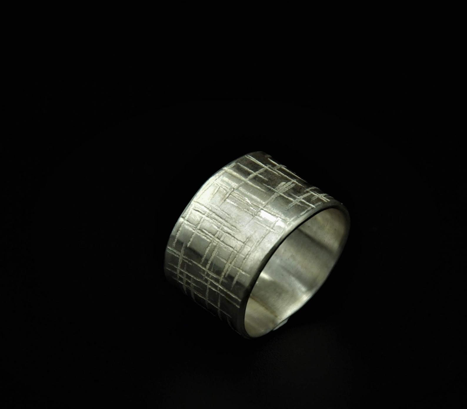 Bague 'Sensation striée', collection ESSENTIEL, argent 925 - 70€