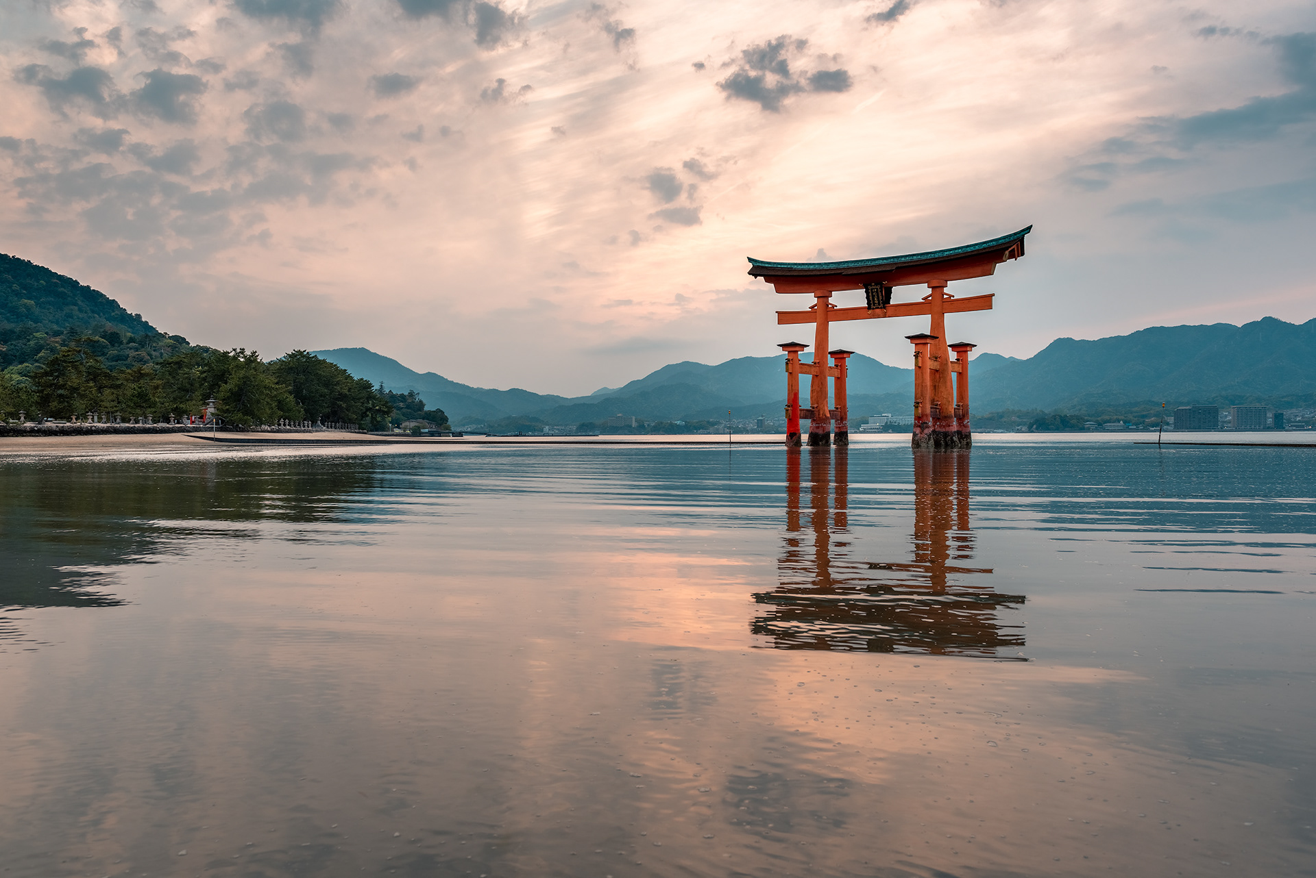 Floating Torii Gate (1) | © All rights reserved