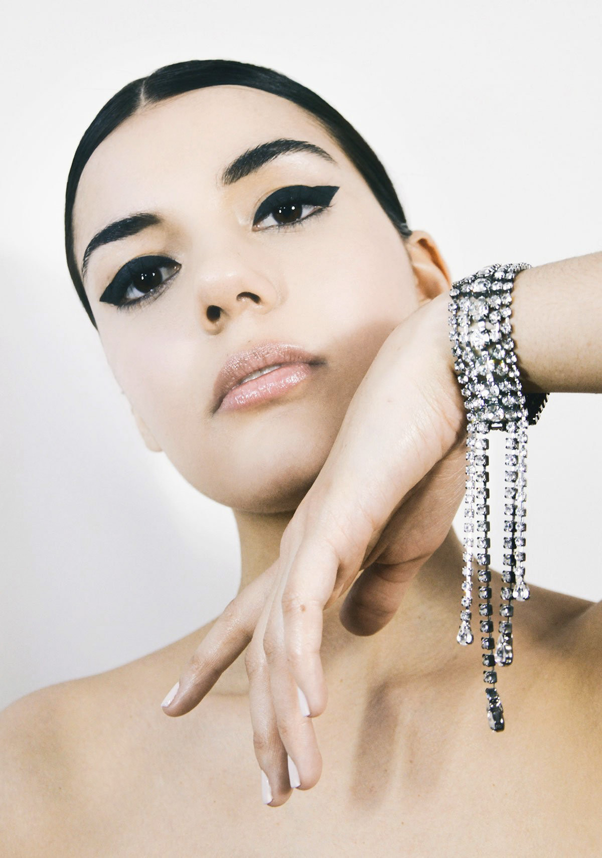 Bracelet designed by Hélène Zubeldia / Model : Camille Druart / MUA : Elisa Verdon
