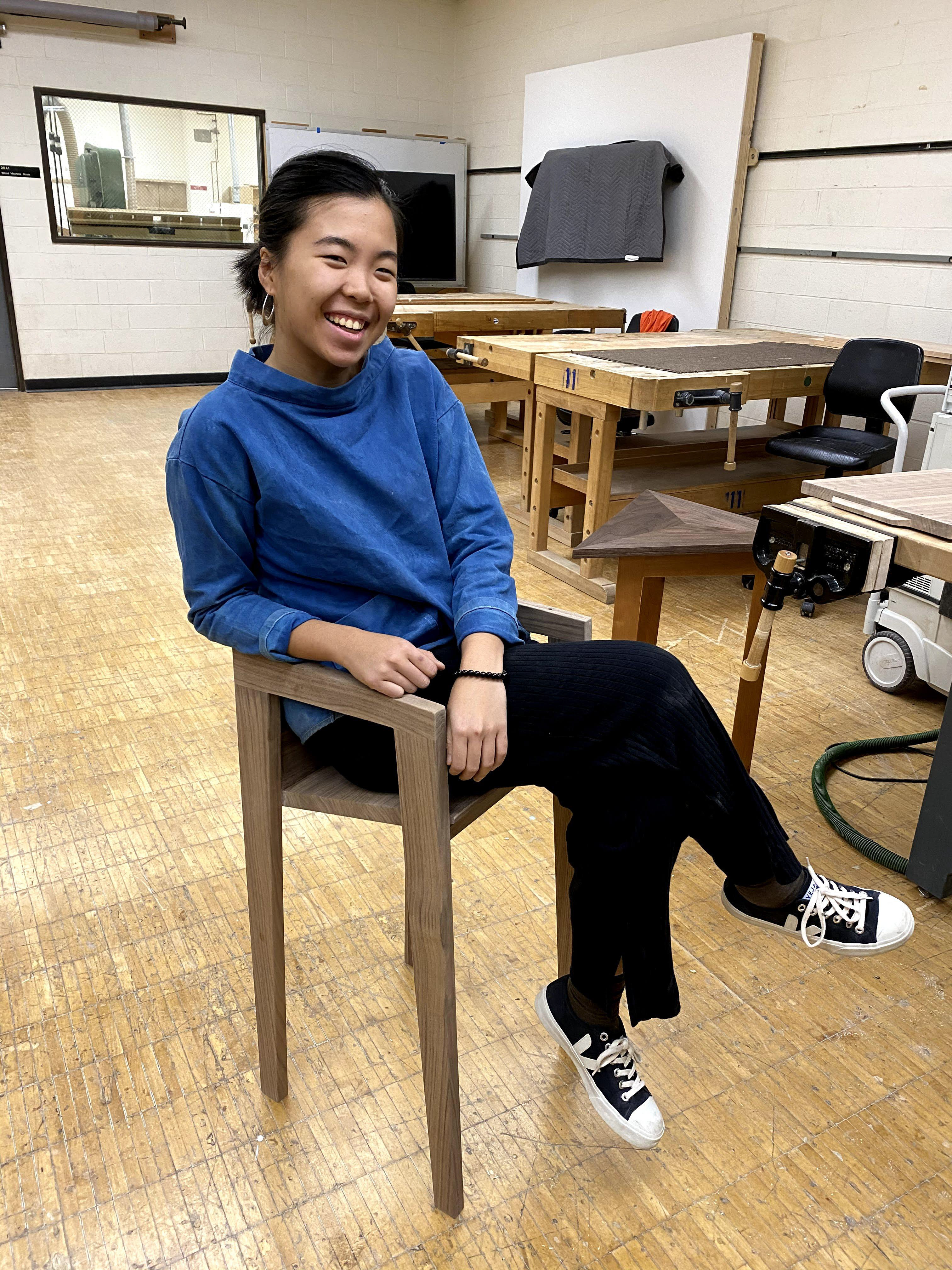 Sit-Test on Gunlocke Table