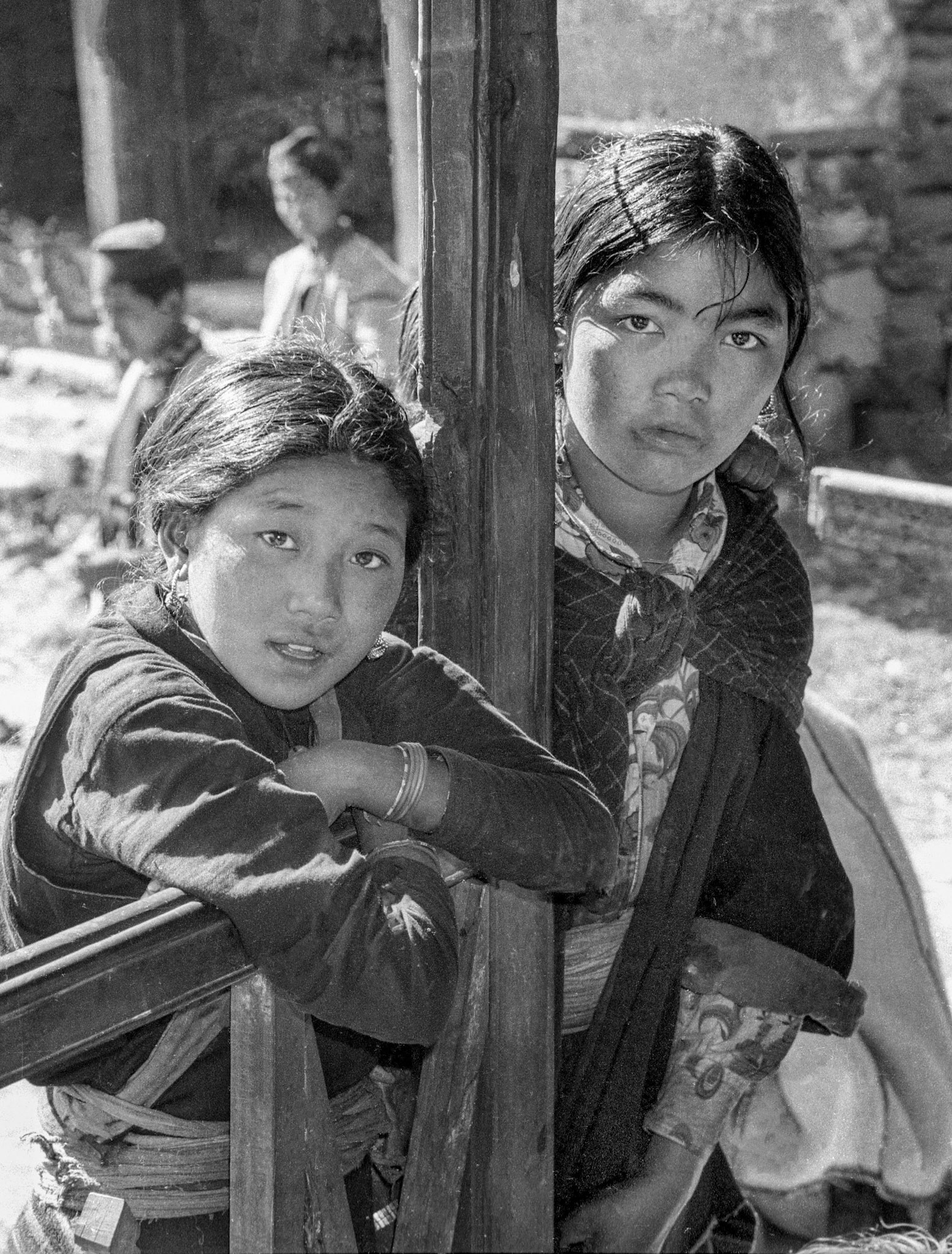 (L-R) Nim Doma Shangba (163), Pema Ghale (412)