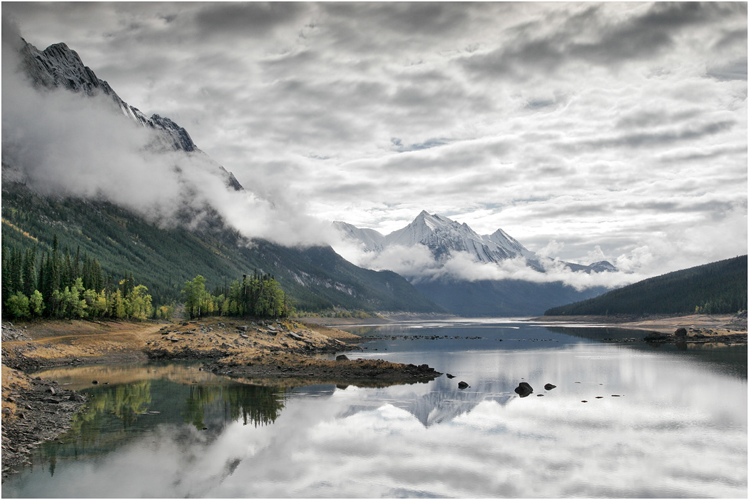 Medicine Lake and the Queen Elizabeth range