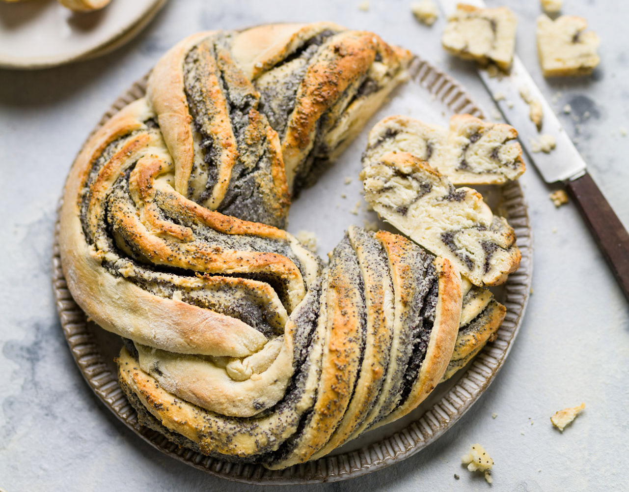 Lenaliciously - Veganer Mohn-Marzipan Zopf