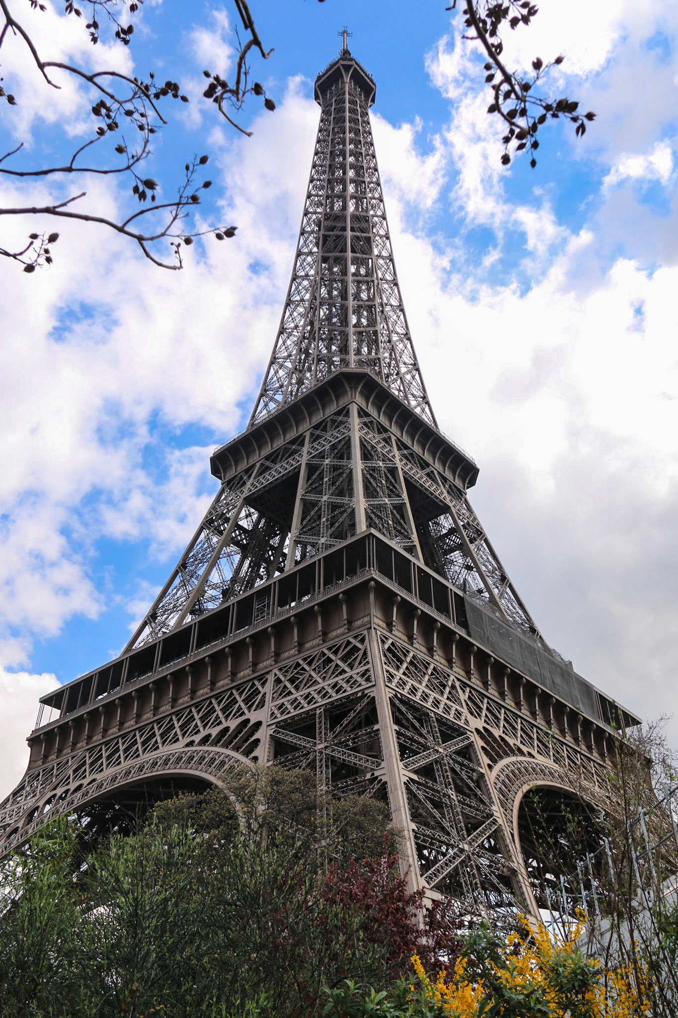 Ref. 2002 - Sob a torre Eiffel - Paris, França, 2014.