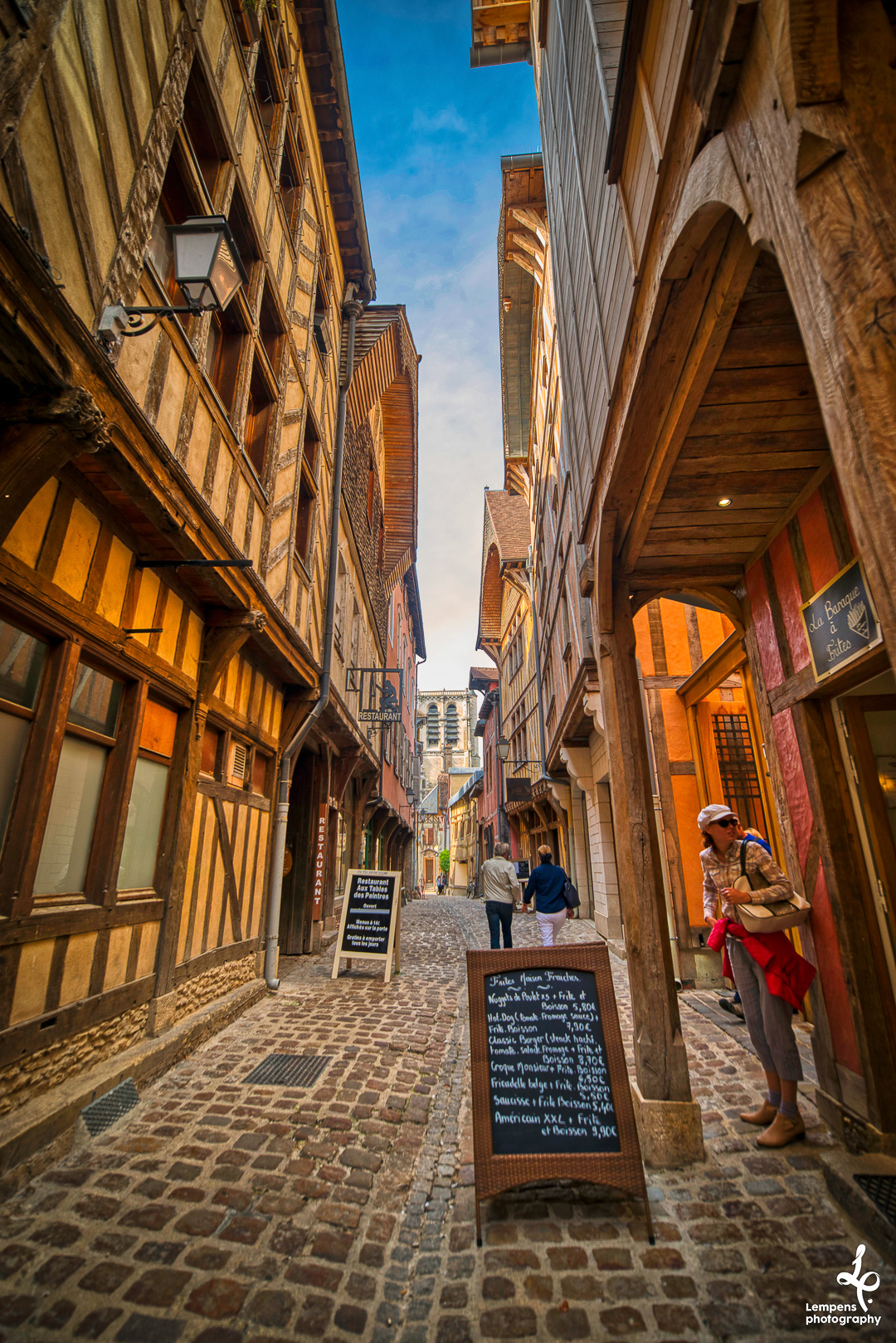 Ruelle des chats © Lempens Studio