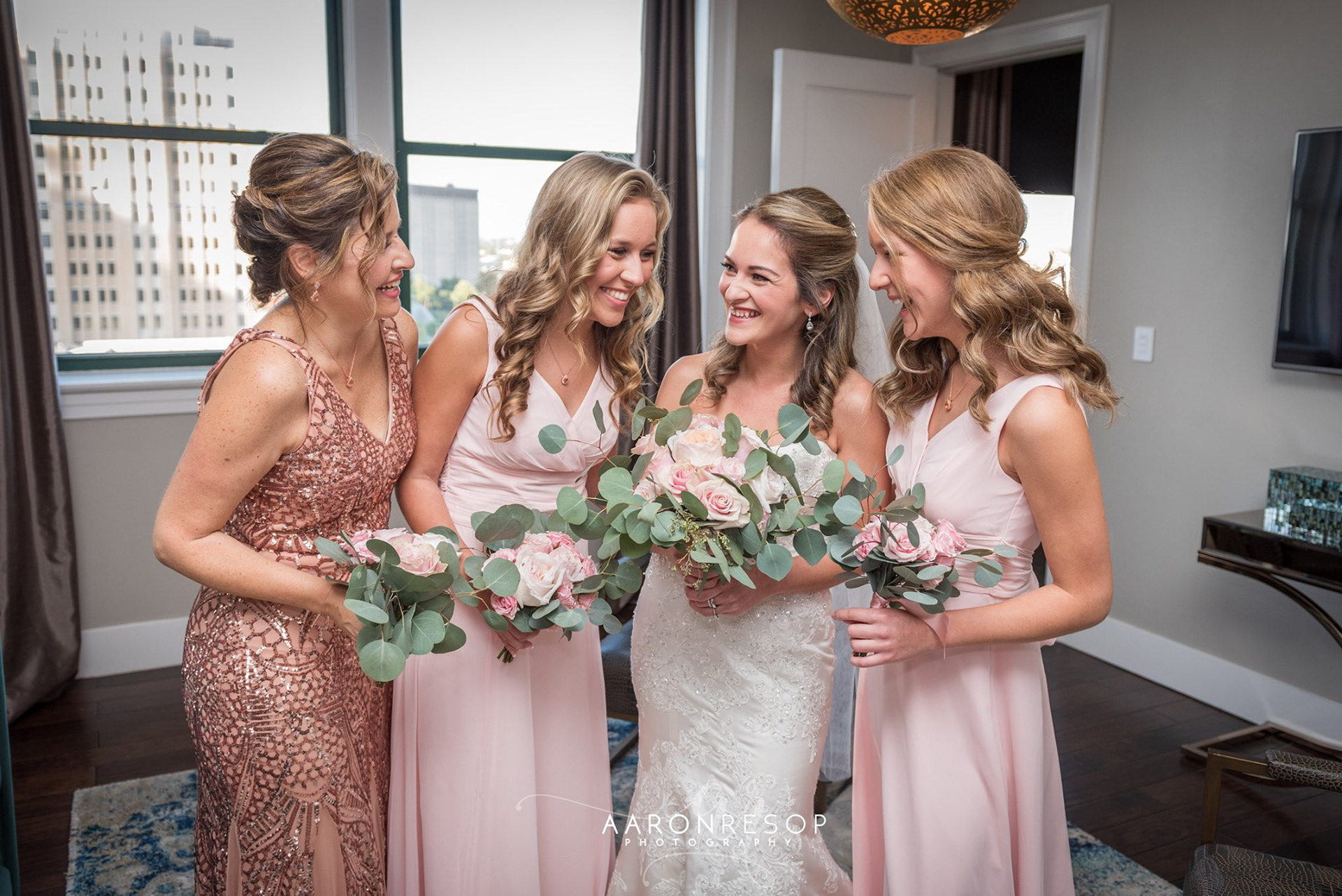 Wedding Day Photos Taken by Wedding Photographer Aaron Resop @ The St. Anthony, a Luxury Collection Hotel, San Antonio, 300 East Travis Street, San Antonio, TX