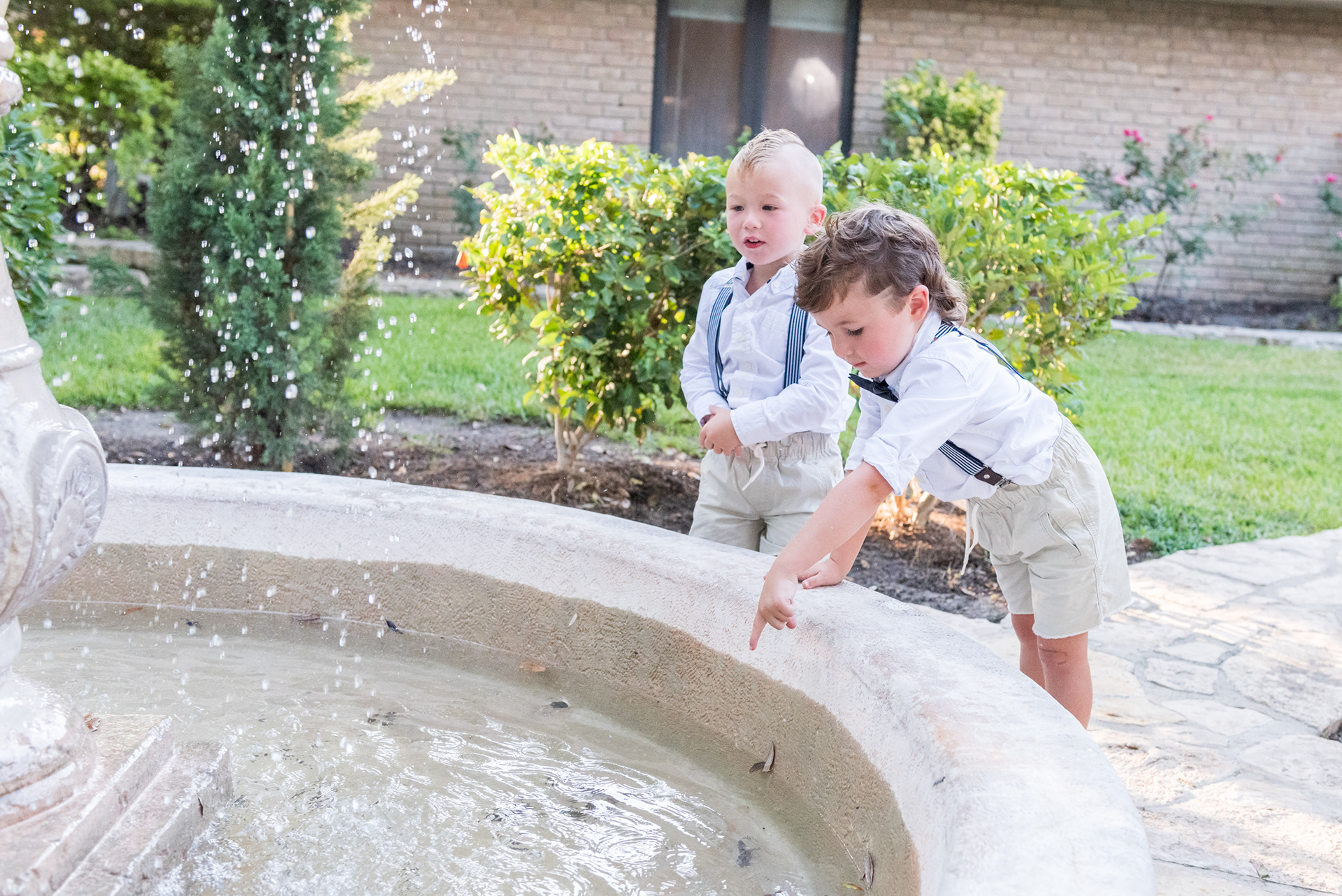 Wedding Day Photos taken in Brenham, TX by Wedding Photographer Aaron Resop @ permavista ranch & resort, Brenham, TX 77833