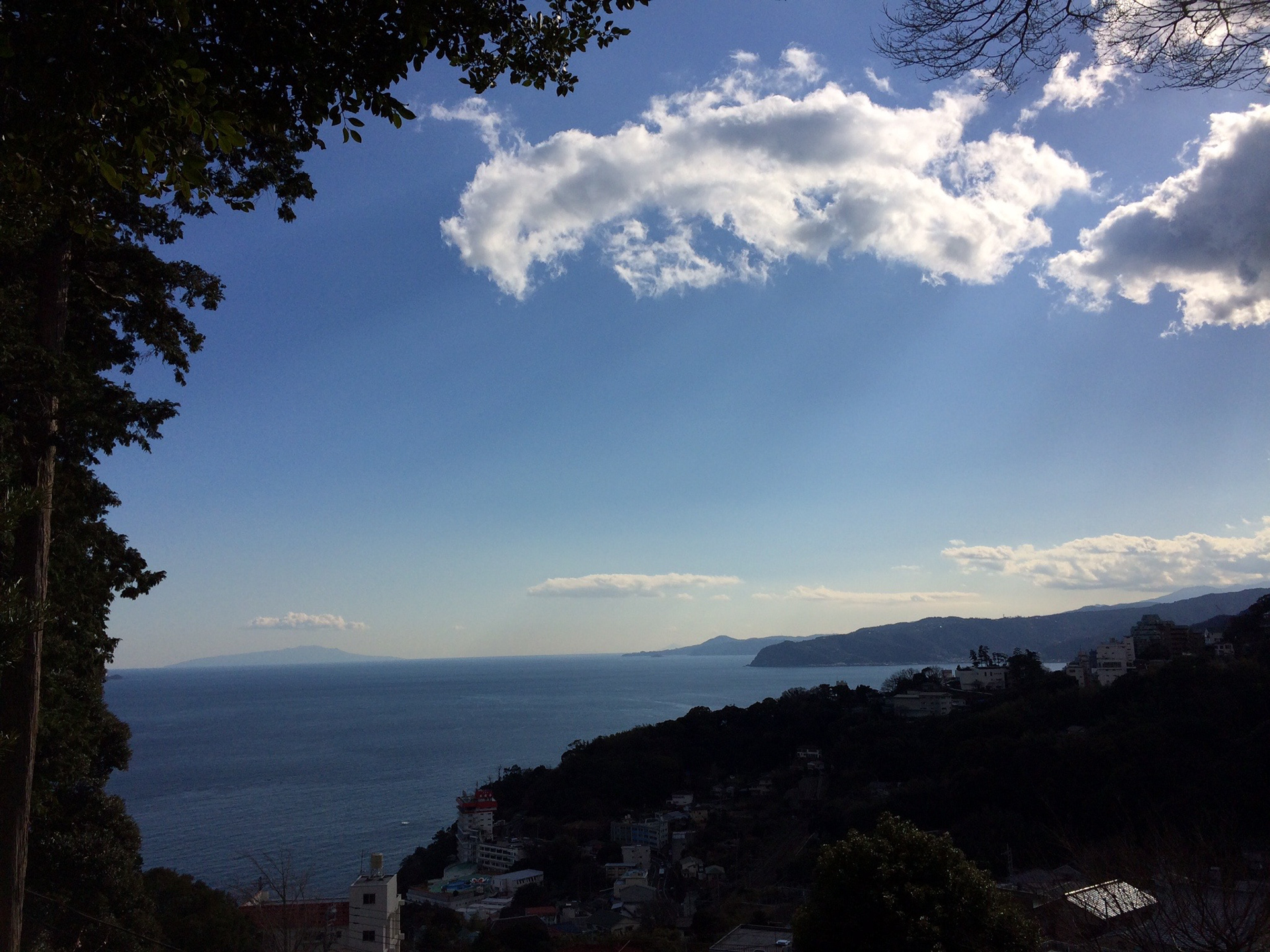 伊豆山より