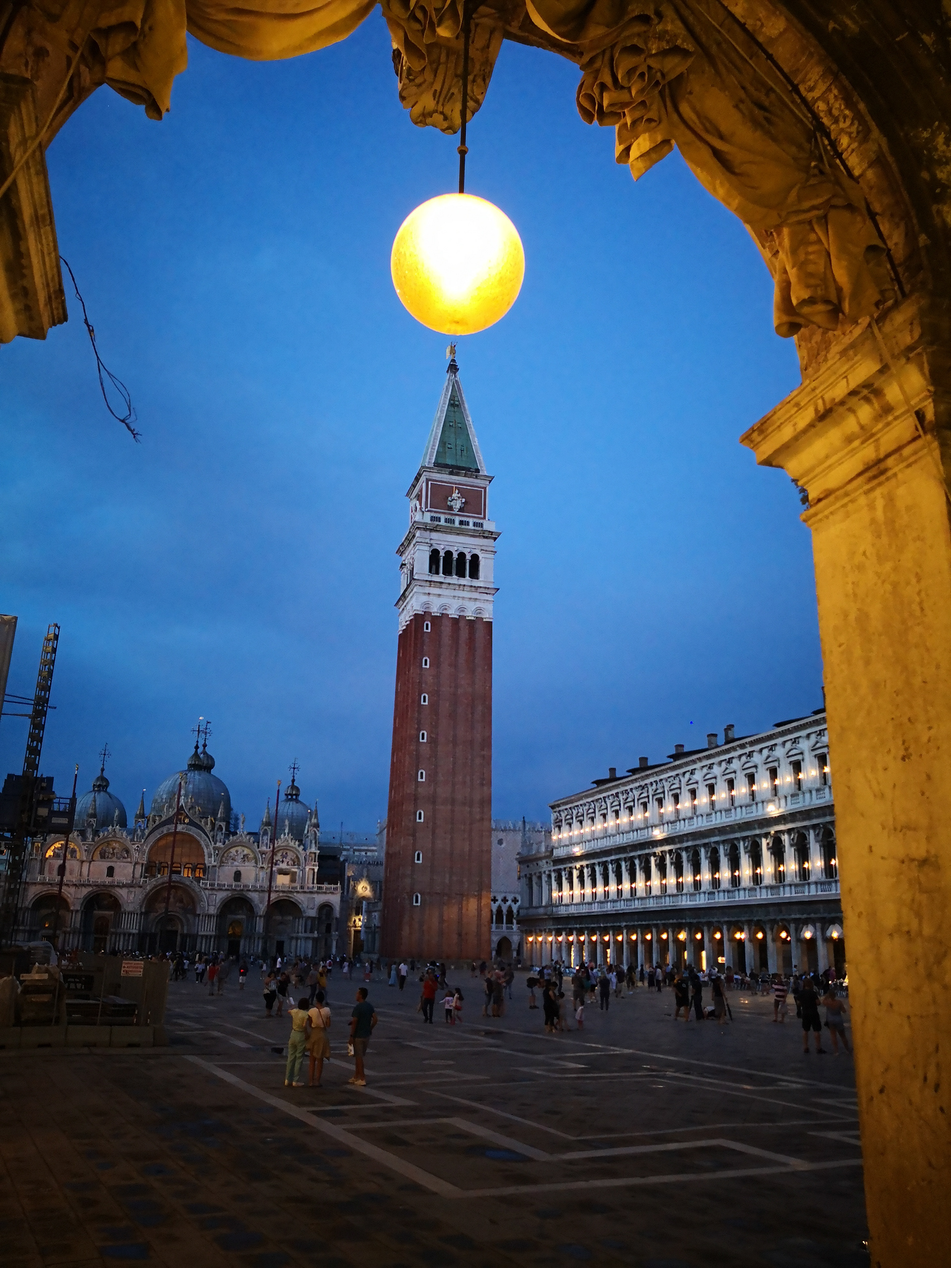 Venise by night
