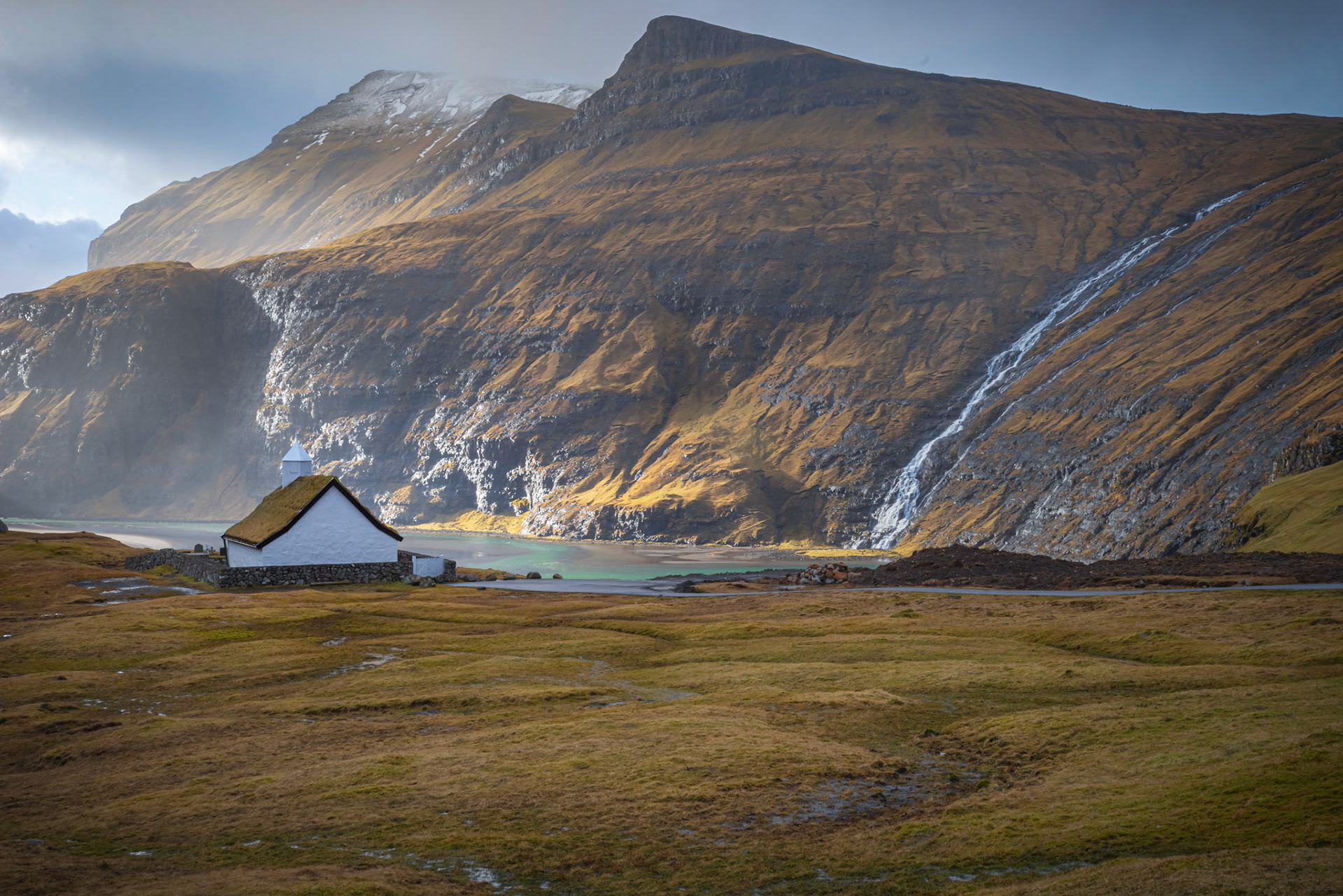 Saksunar KirkjaSaksun, Streymoy, Faroe IslandsMarch 24, 2019Pentax K-1, HD PENTAX-D FA 24-70mm F2.8ED SDM WRISO 100 48 mm  ¹⁄₄₀ sec at ƒ / 18
