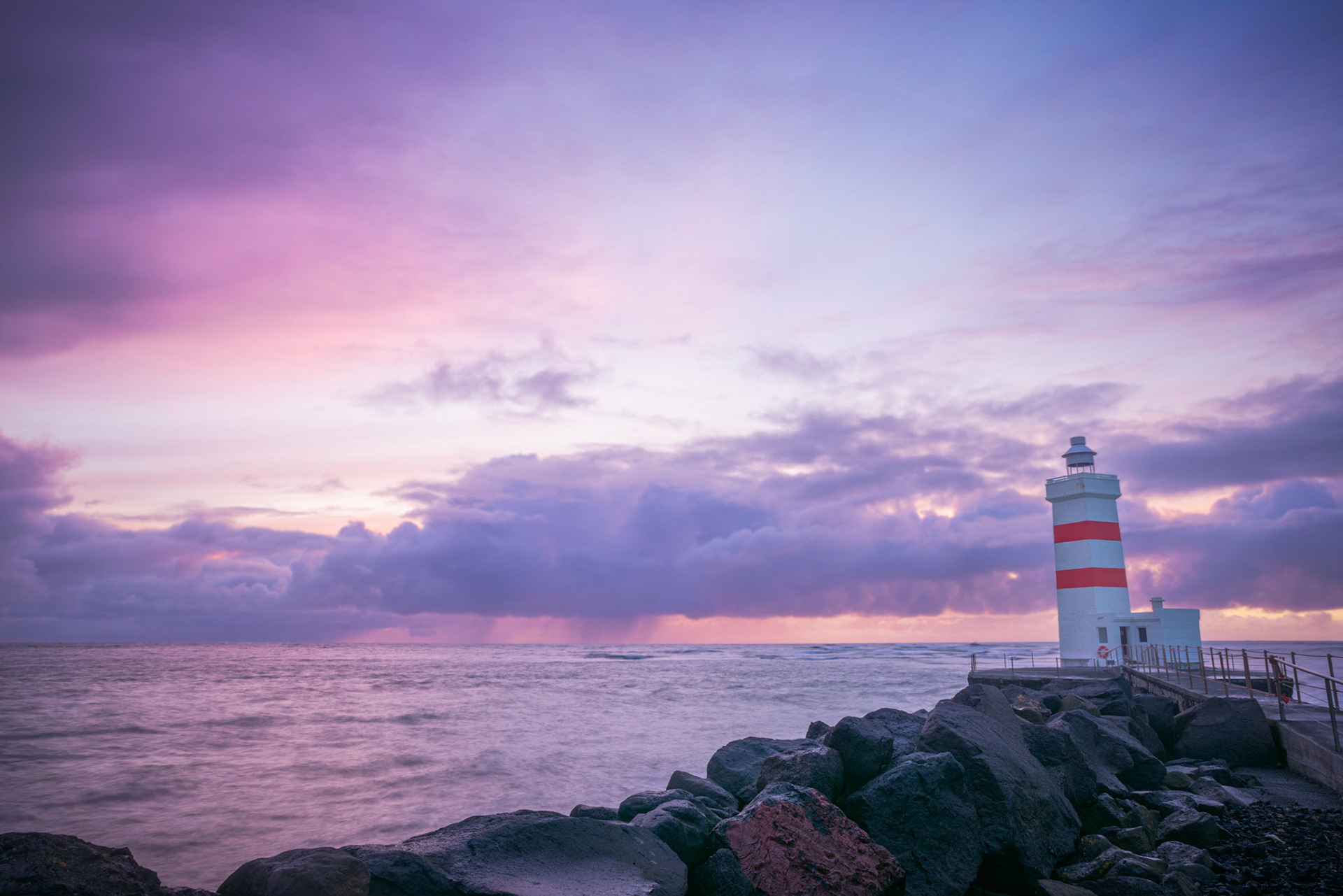 Sunset at Garður lighthouseSuðurnes, IcelandMarch 21, 2019Pentax K-1, HD PENTAX-D FA 24-70mm F2.8ED SDM WRISO 100 24 mm  0.6 sec at ƒ / 16